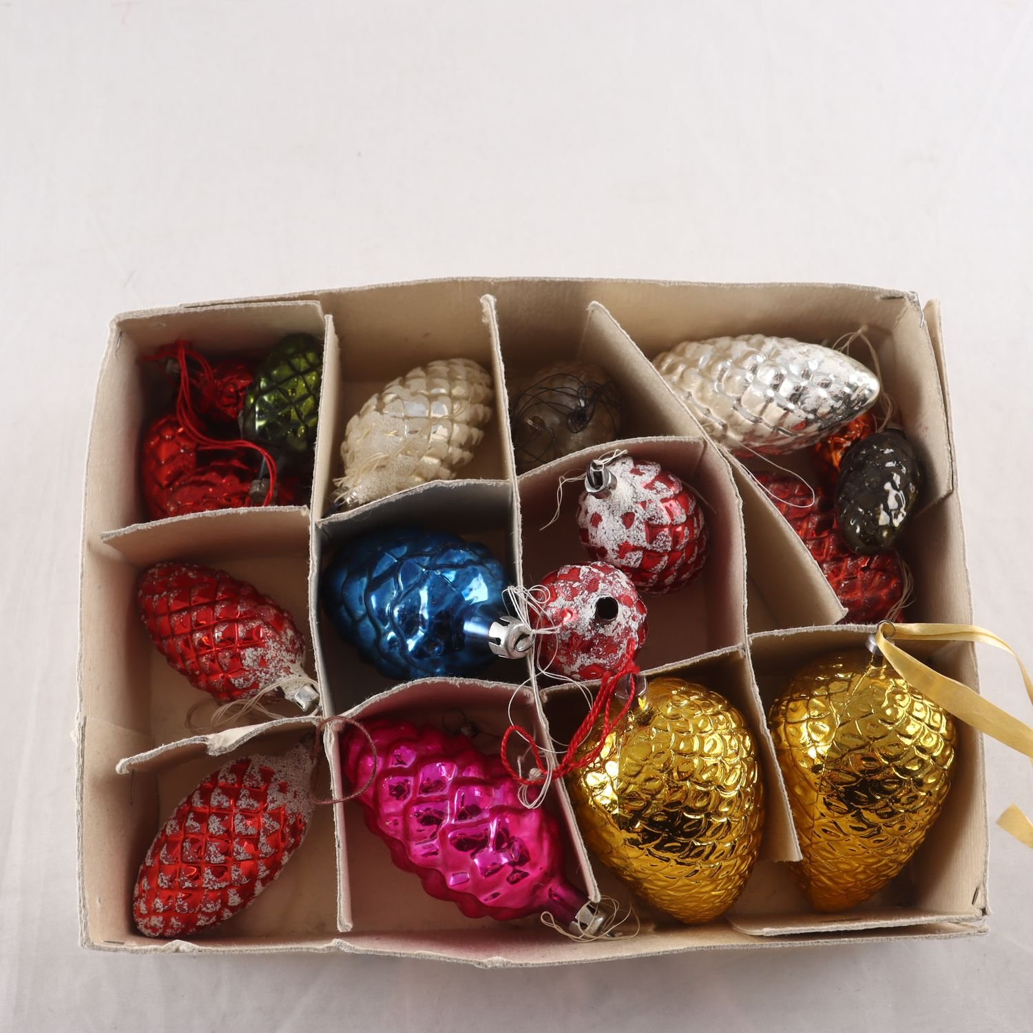 Julgranskulor, glas, kottar, 18 st. Samfraktas ej.