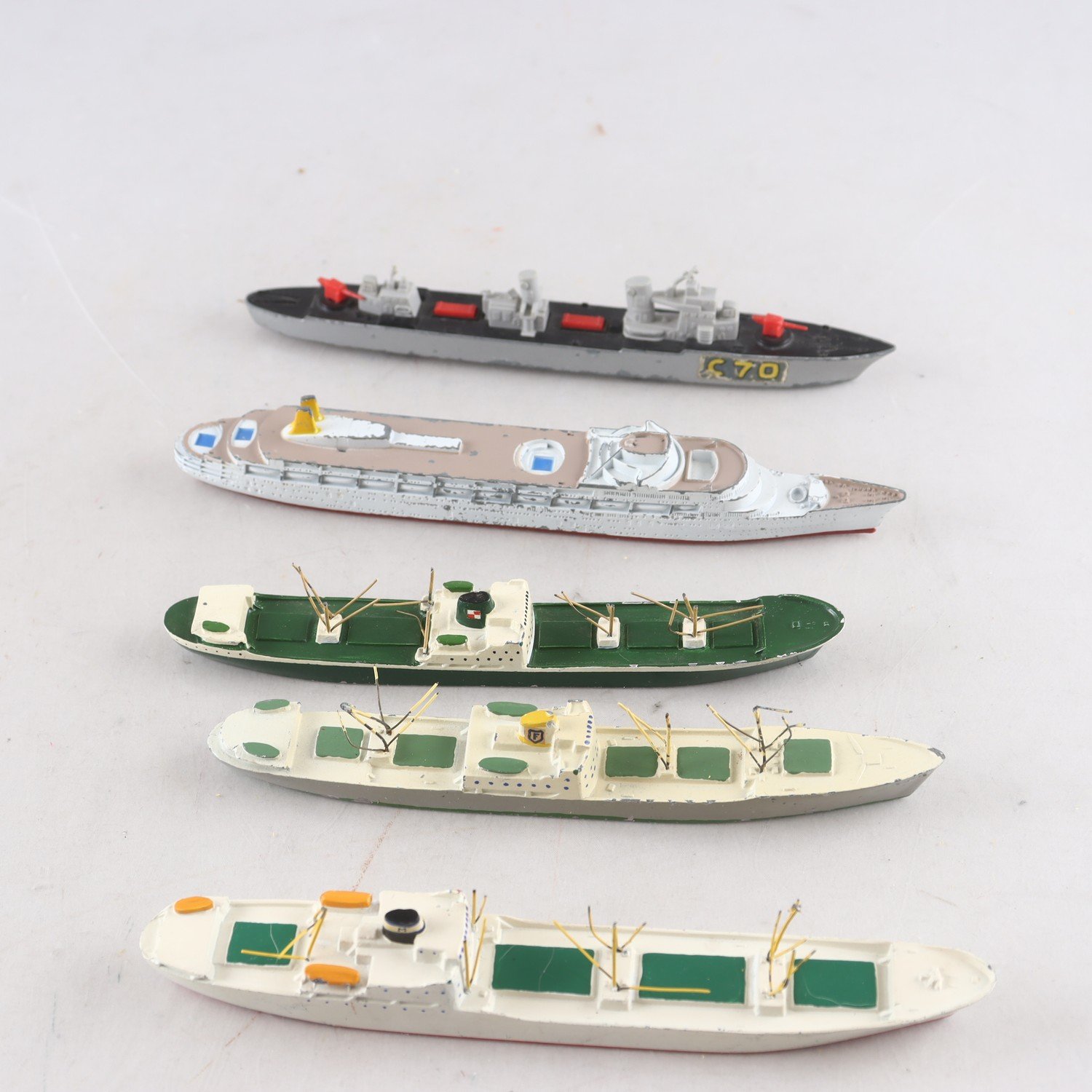 Fartyg,Fartyg i metall, 5st,från 50 talet och fram.