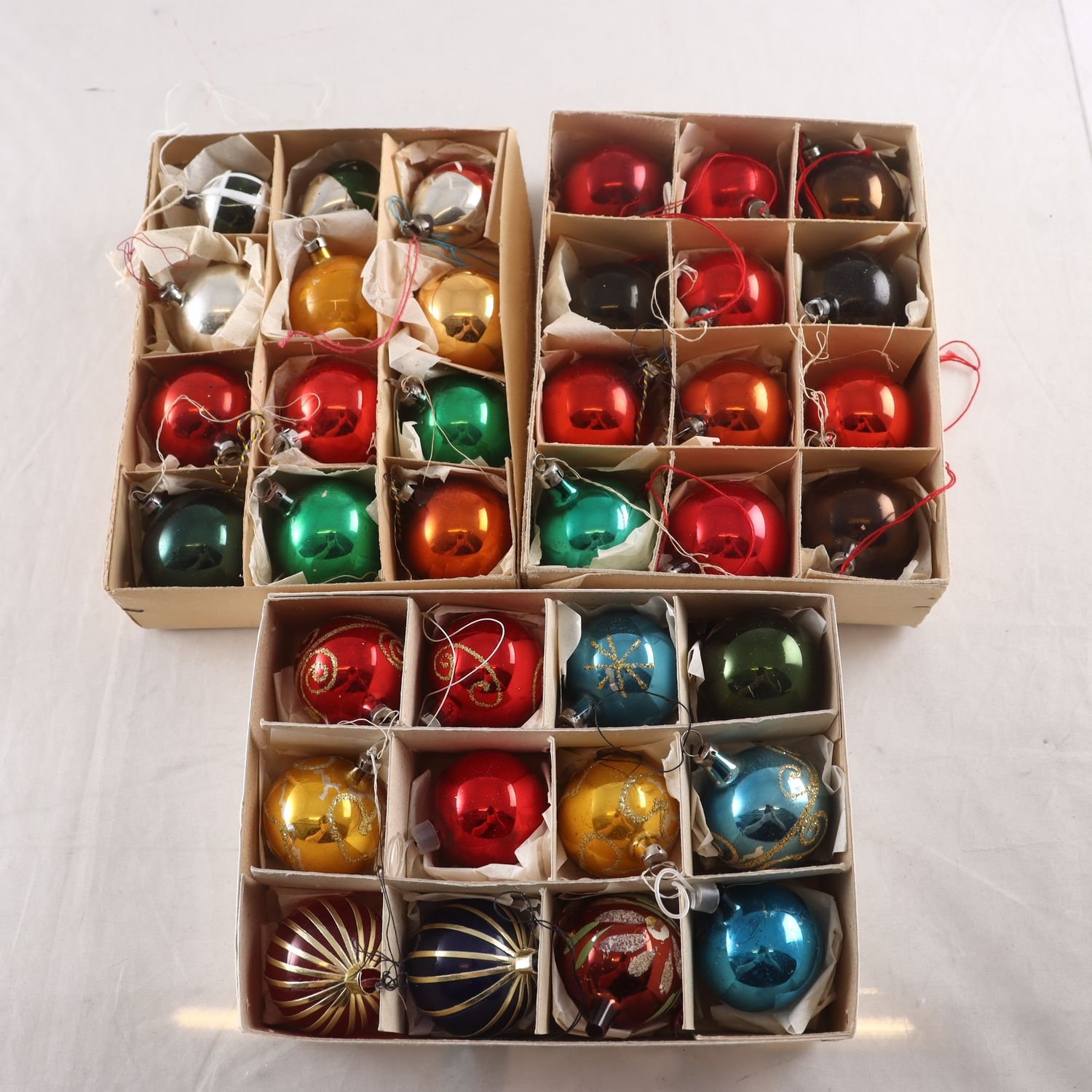 Julgranskulor, glas, 36 st. Samfraktas ej.