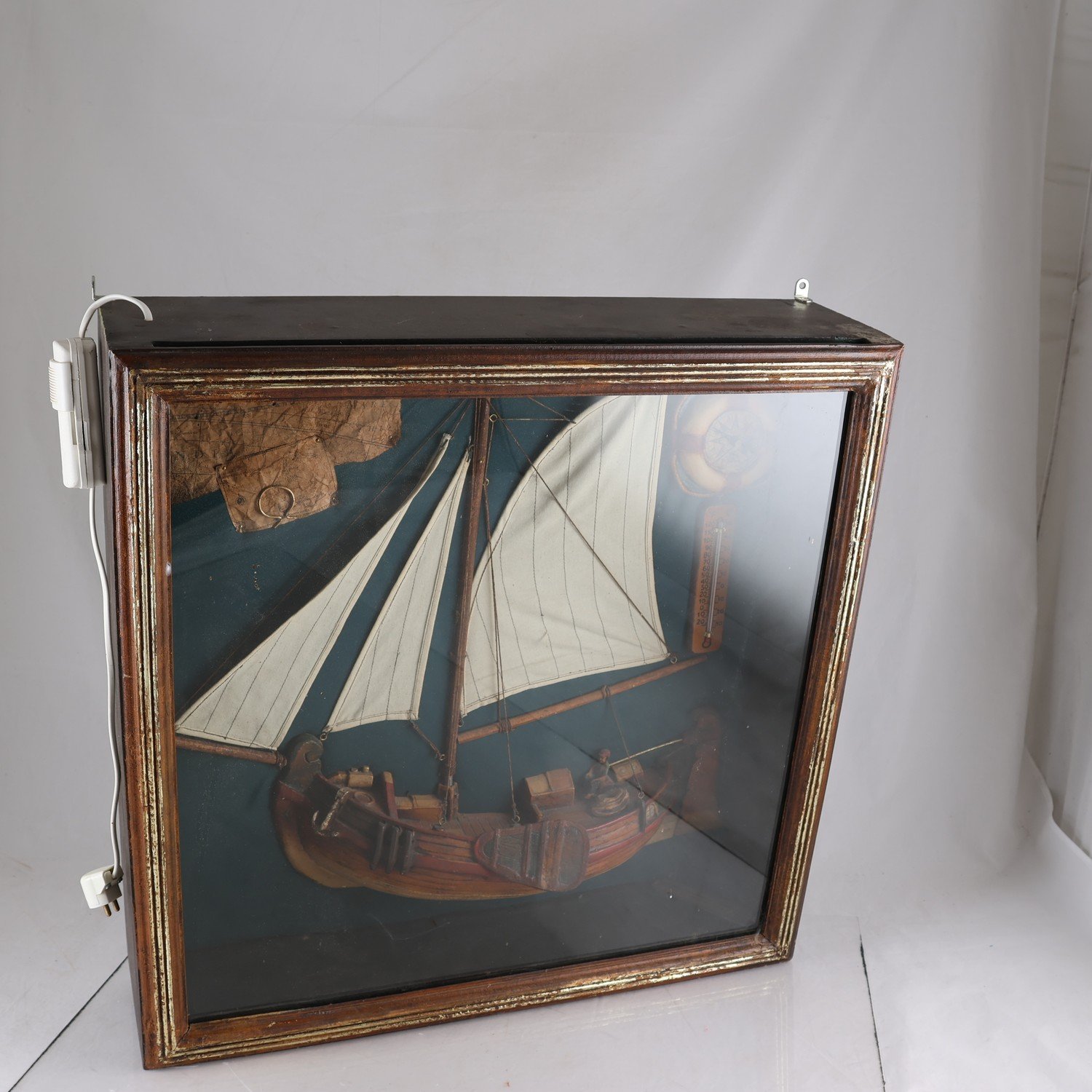 Diorama, Glas, Trä. Endast avhämtning.