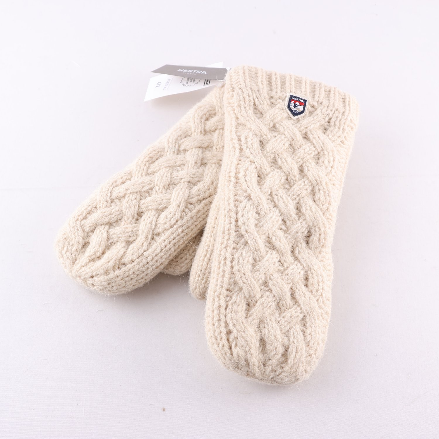 Vantar, Hestra, offwhite, stl. 8