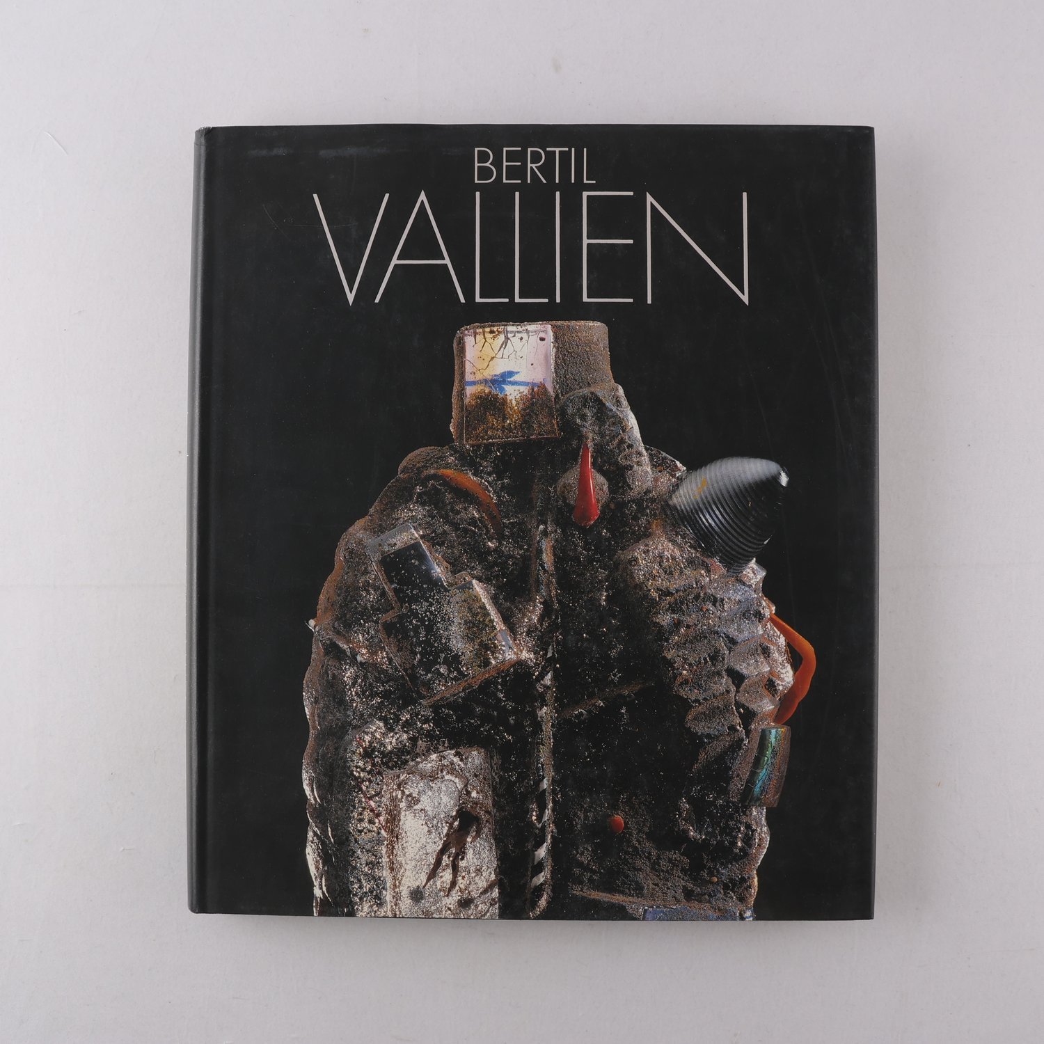 Bertil Vallien, av Gunnar Lindqvist (med dedikation av konstnären)