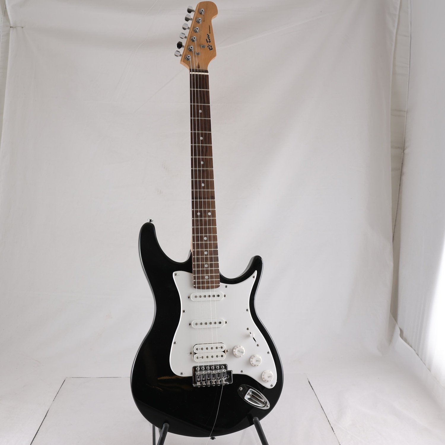 Elgitarr, El Toro, Behringer. Endast avhämtning.