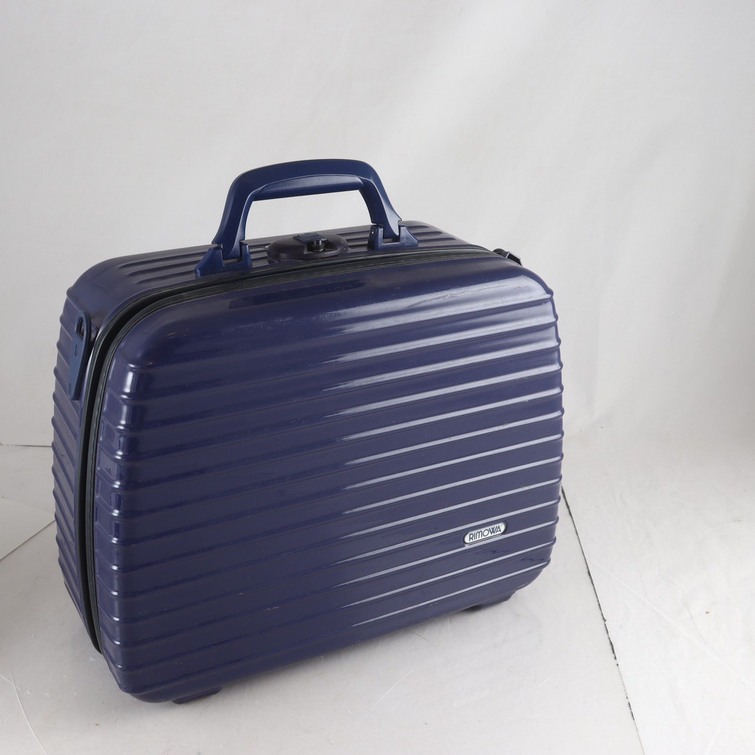 Väska, Rimowa, i plast. Samfraktas ej.