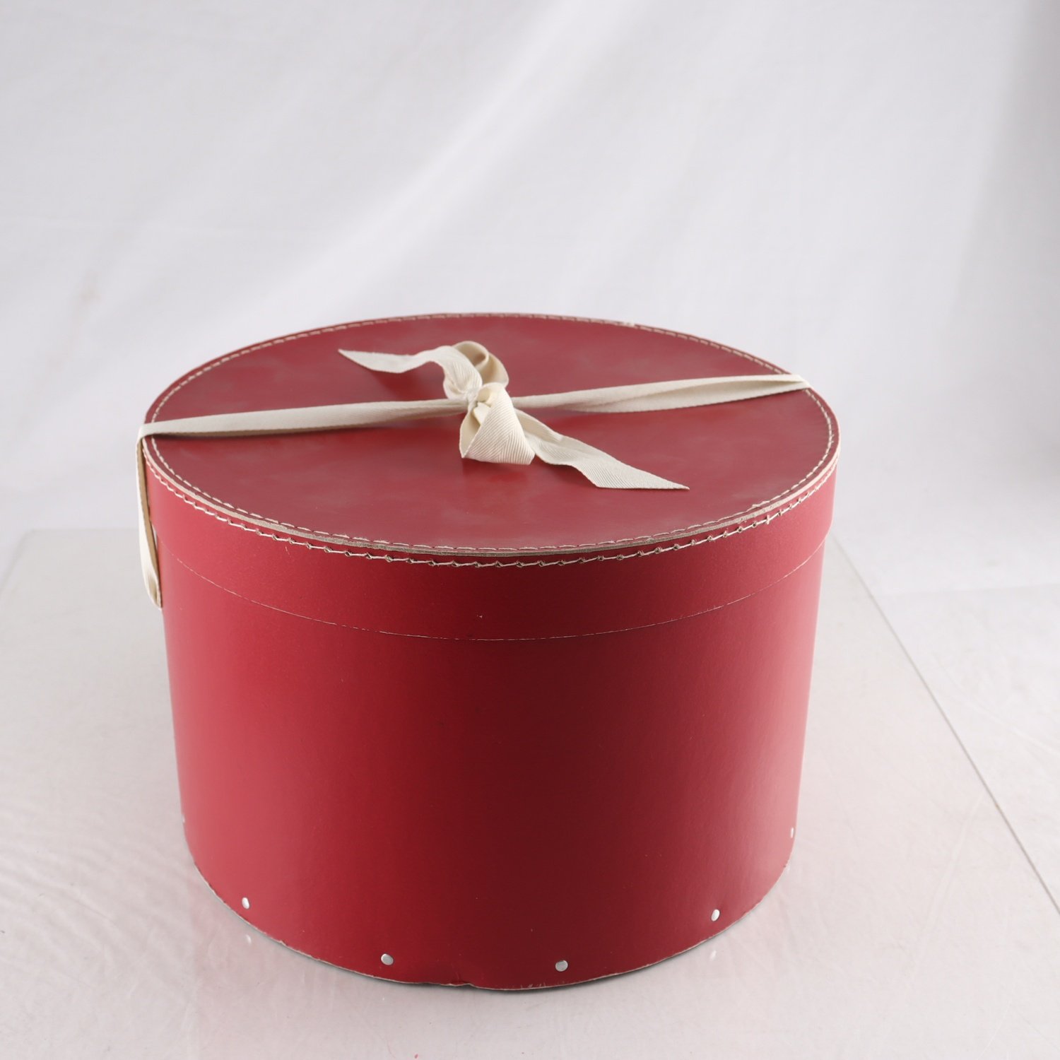 Hattask, papp. Samfraktas ej.