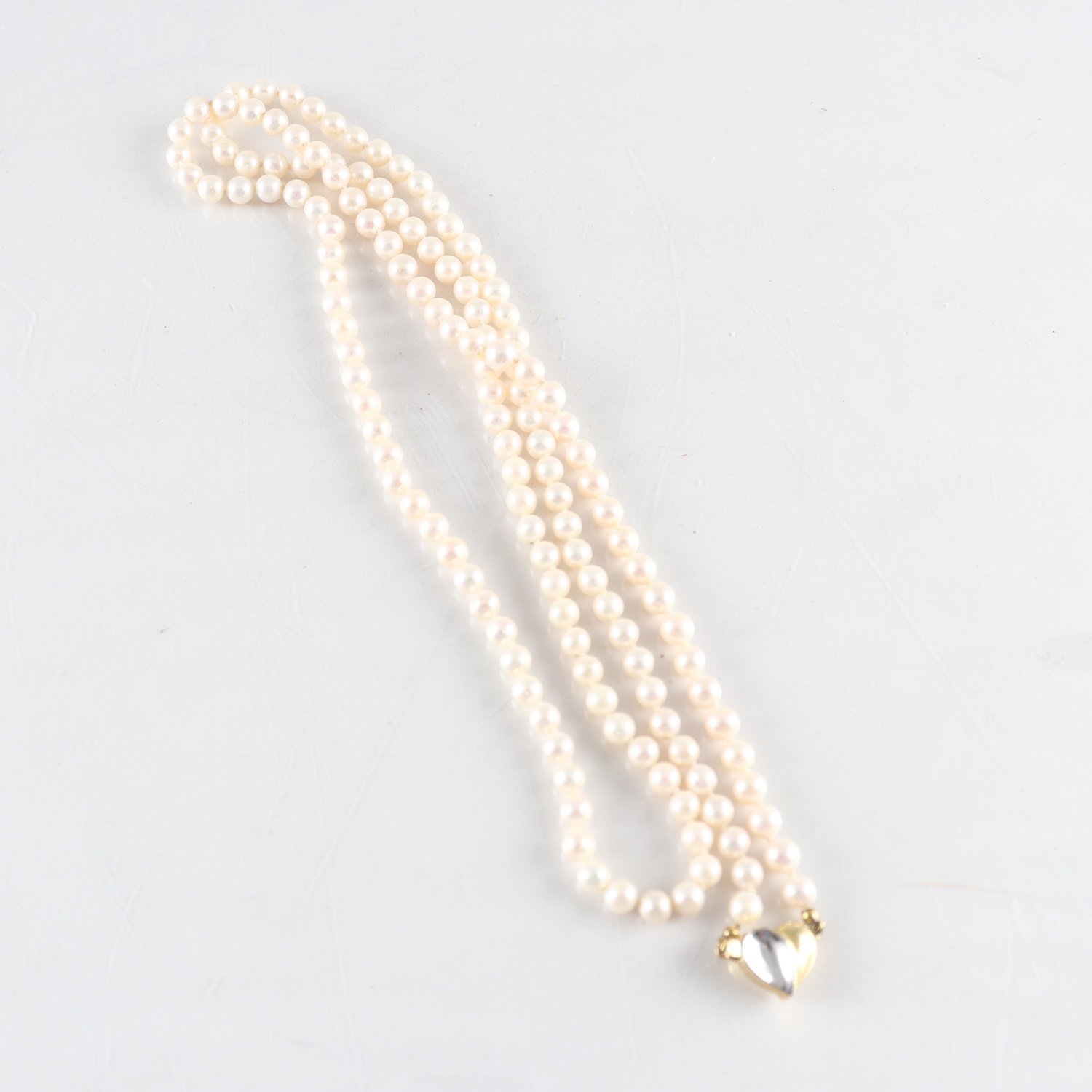 Pärlhalsband med guldlås 750.