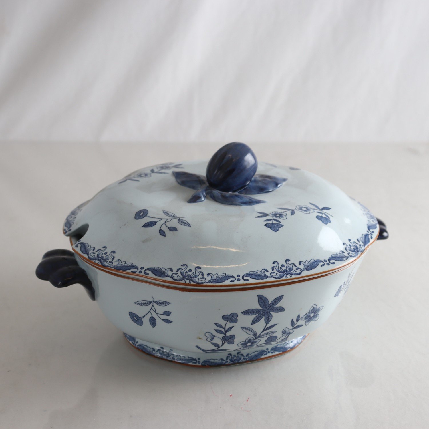 Terrin, porslin, Ostindia, Rörstrand. Samfraktas ej.