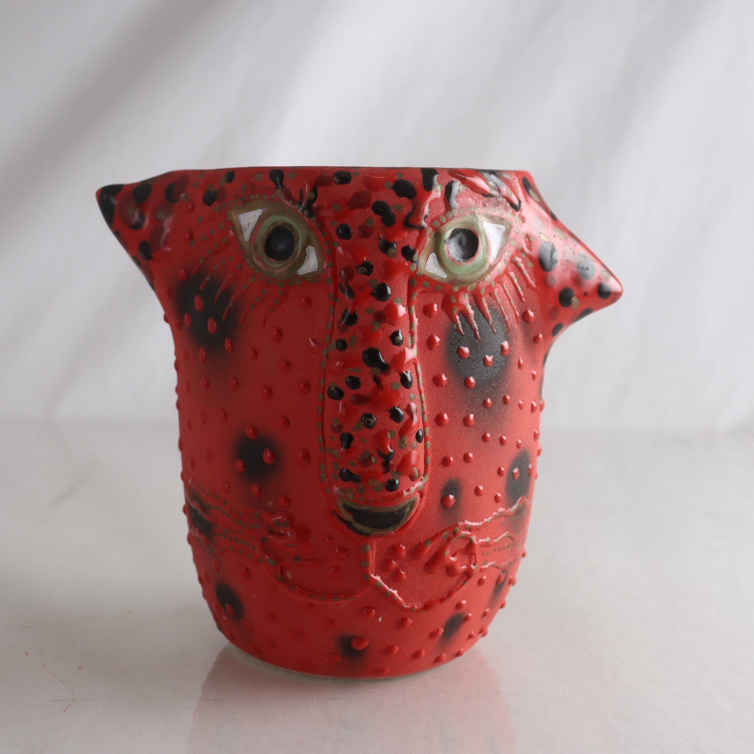 Vas, keramik, kattdjur, signerad