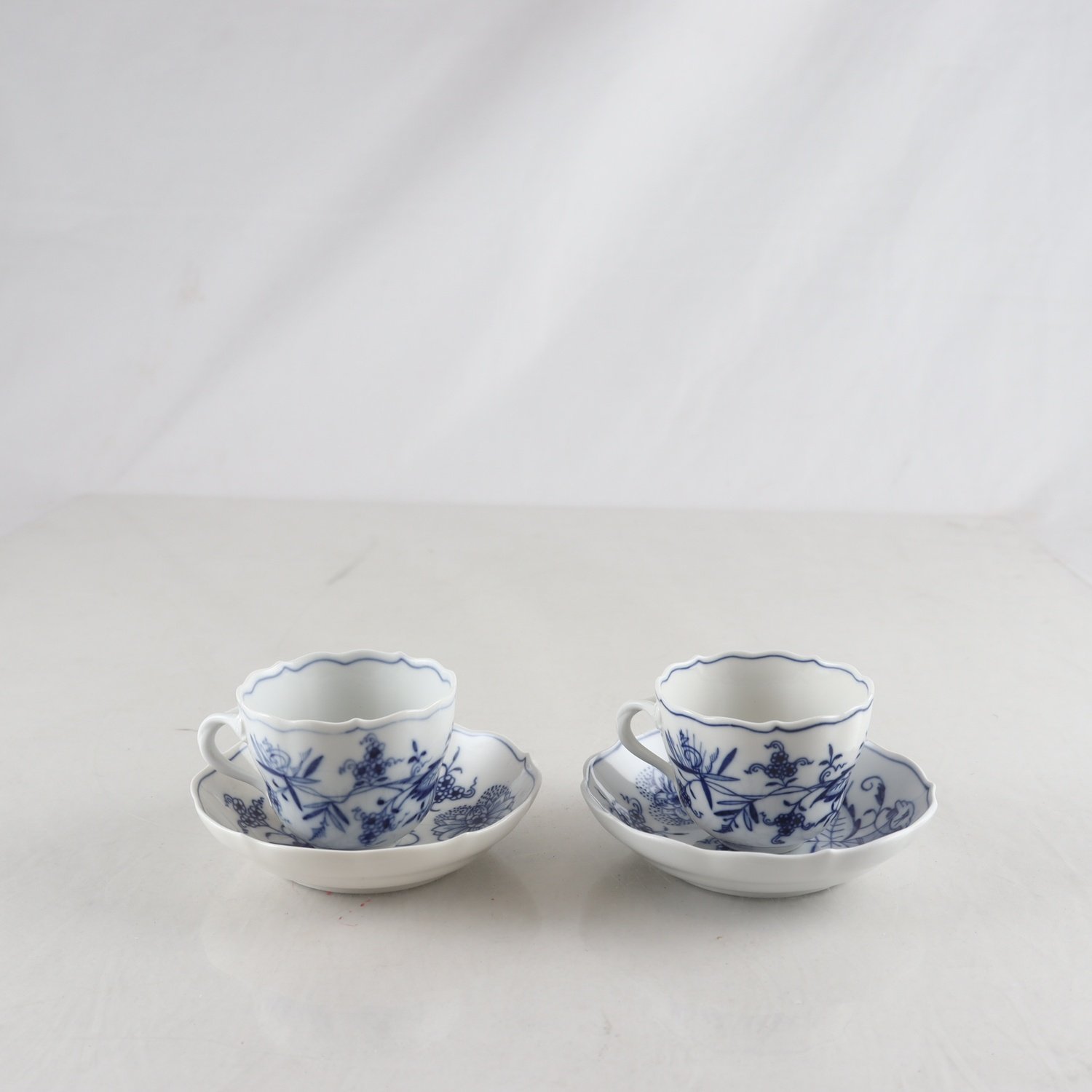 Koppar på fat, porslin, Meissen, 2 st