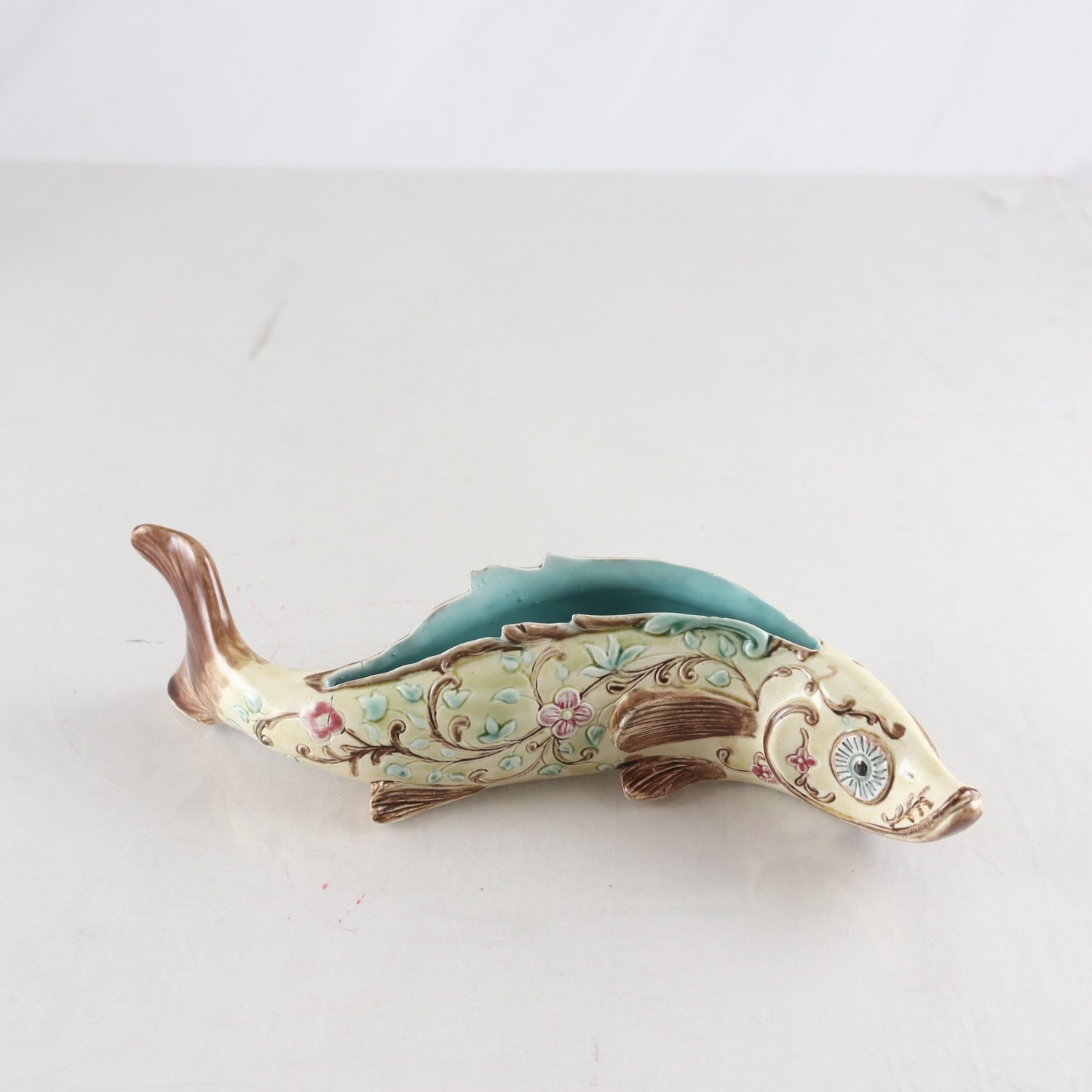 Skål i form av fisk, majolika, Gustavsberg