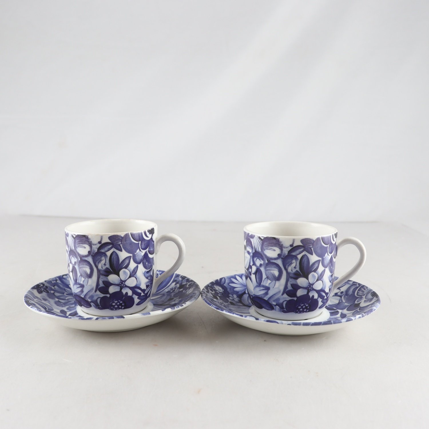 Koppar på fat, ”Blå Blomster” Berit Ternell, Gefle, 2 st