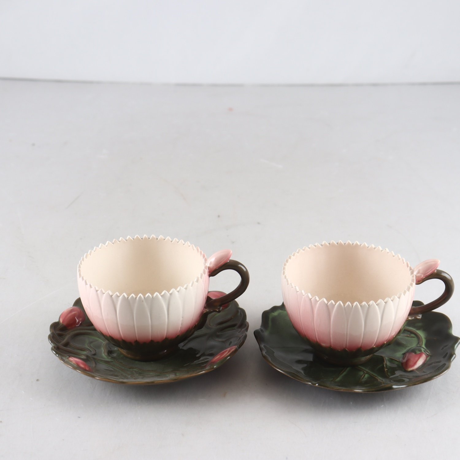 Kaffekoppar med fat, Zsolnay, Ungern