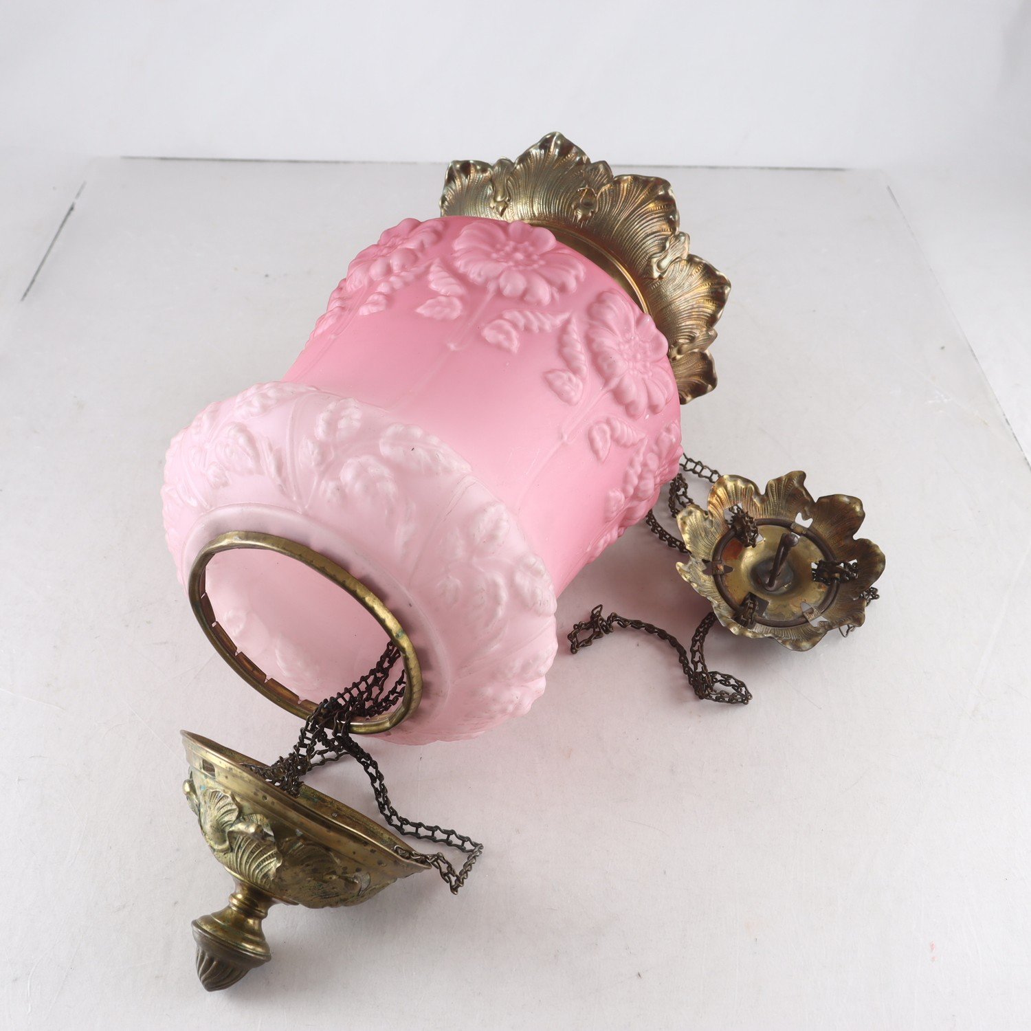 Månskensampell, mässing & färgat glas, 1900-talets första hälft. Endast avhämt.