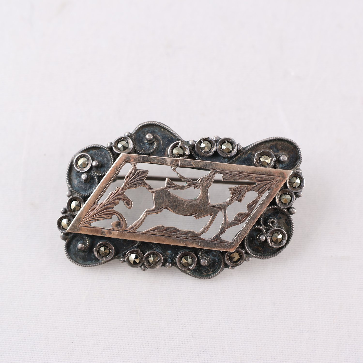 Brosch, silver, vintage. Vikt: 7.8g