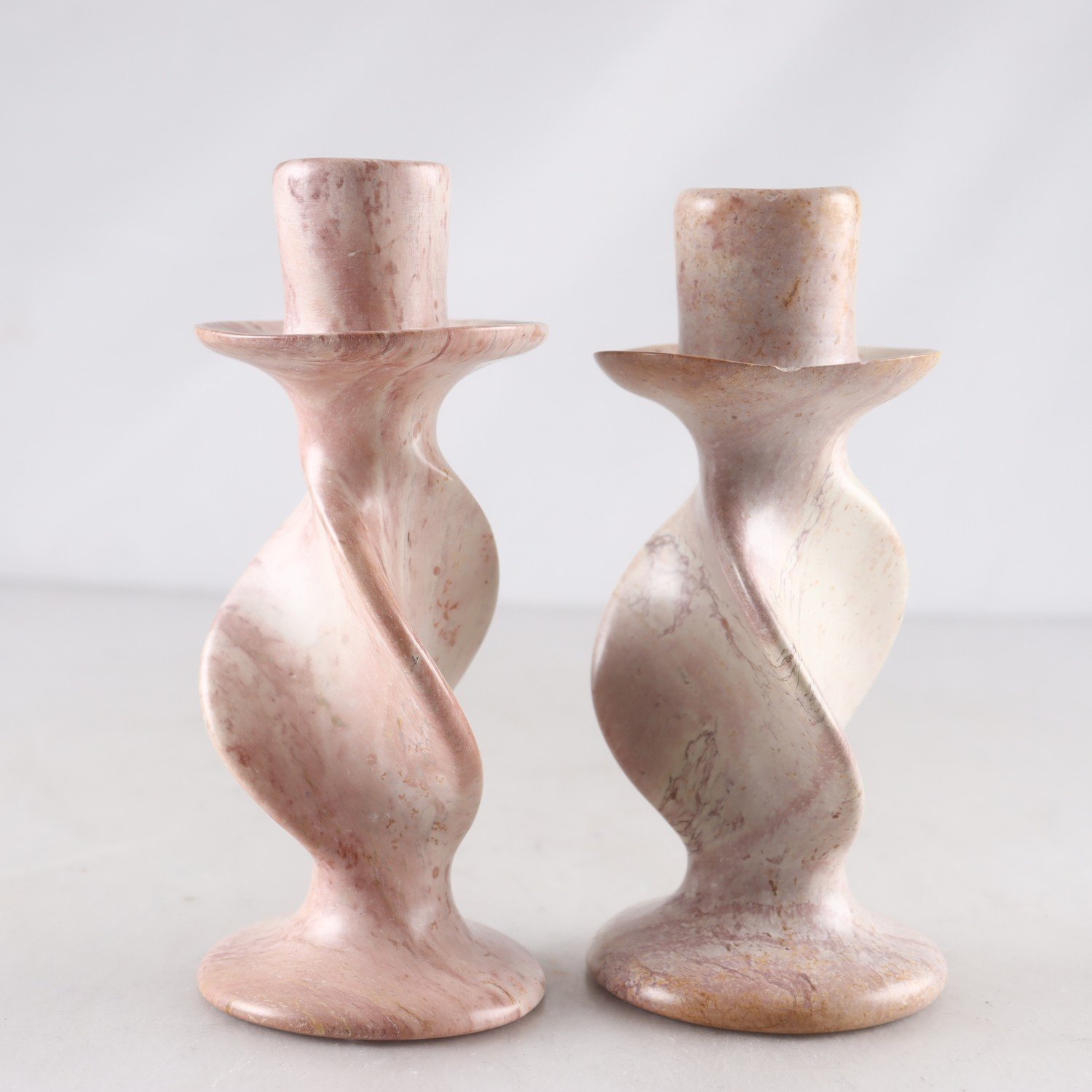 Paret ljusstakar, sten