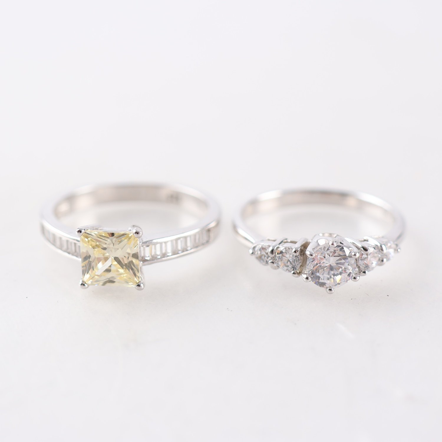 Ringar, silver, stenar. Brv: 4.7g