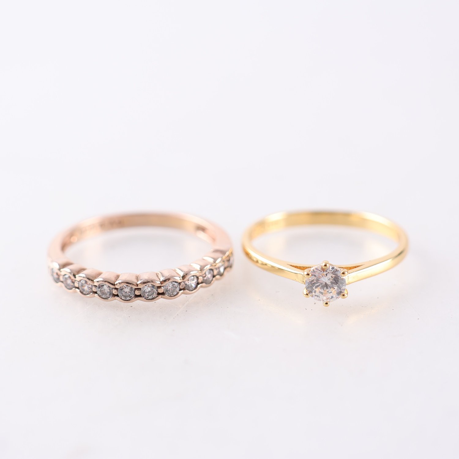 Ringar, silver, stenar. Brv: 2.8g