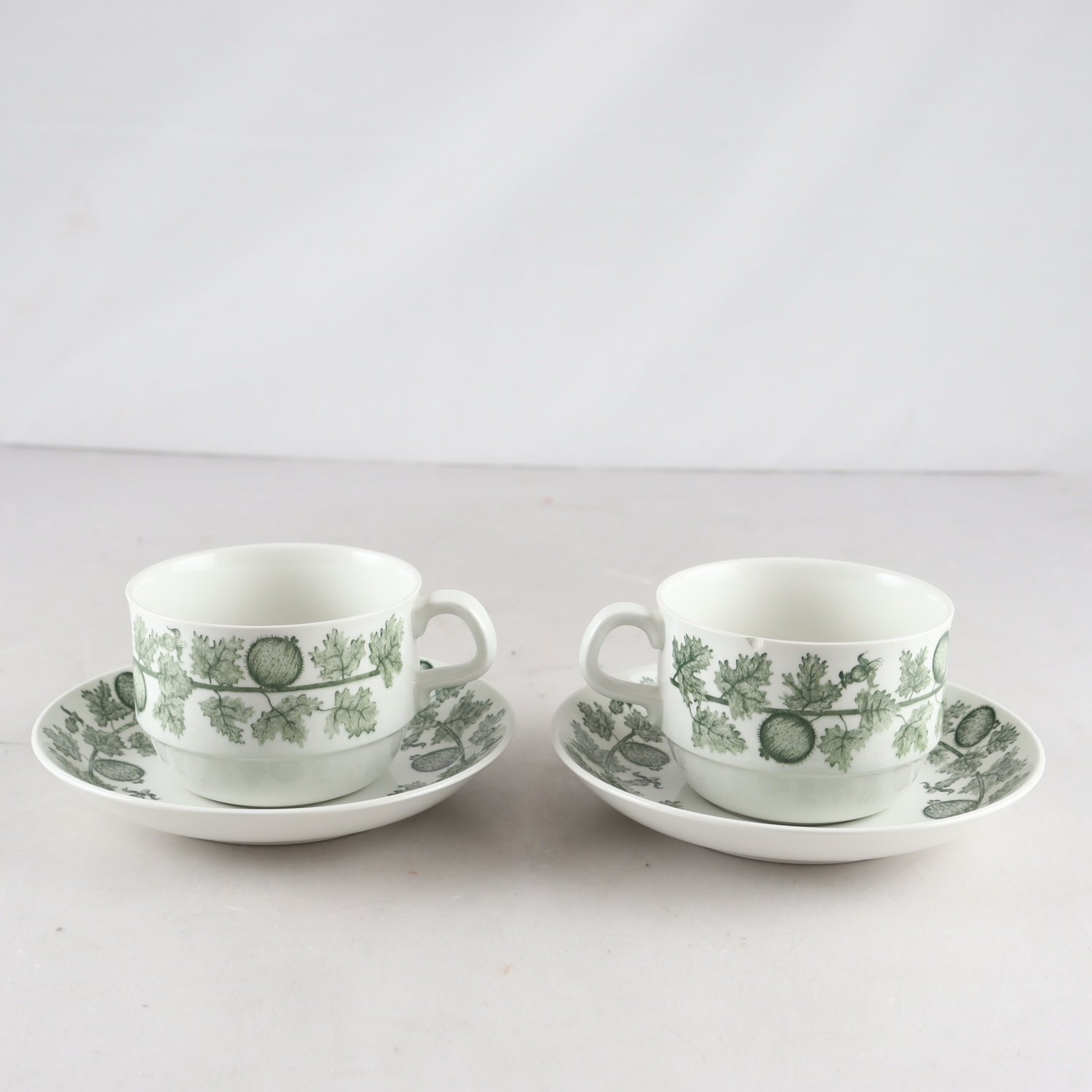 Koppar på fat, ”Krusbär”, Inger Åberg, Rörstrand, 2 st