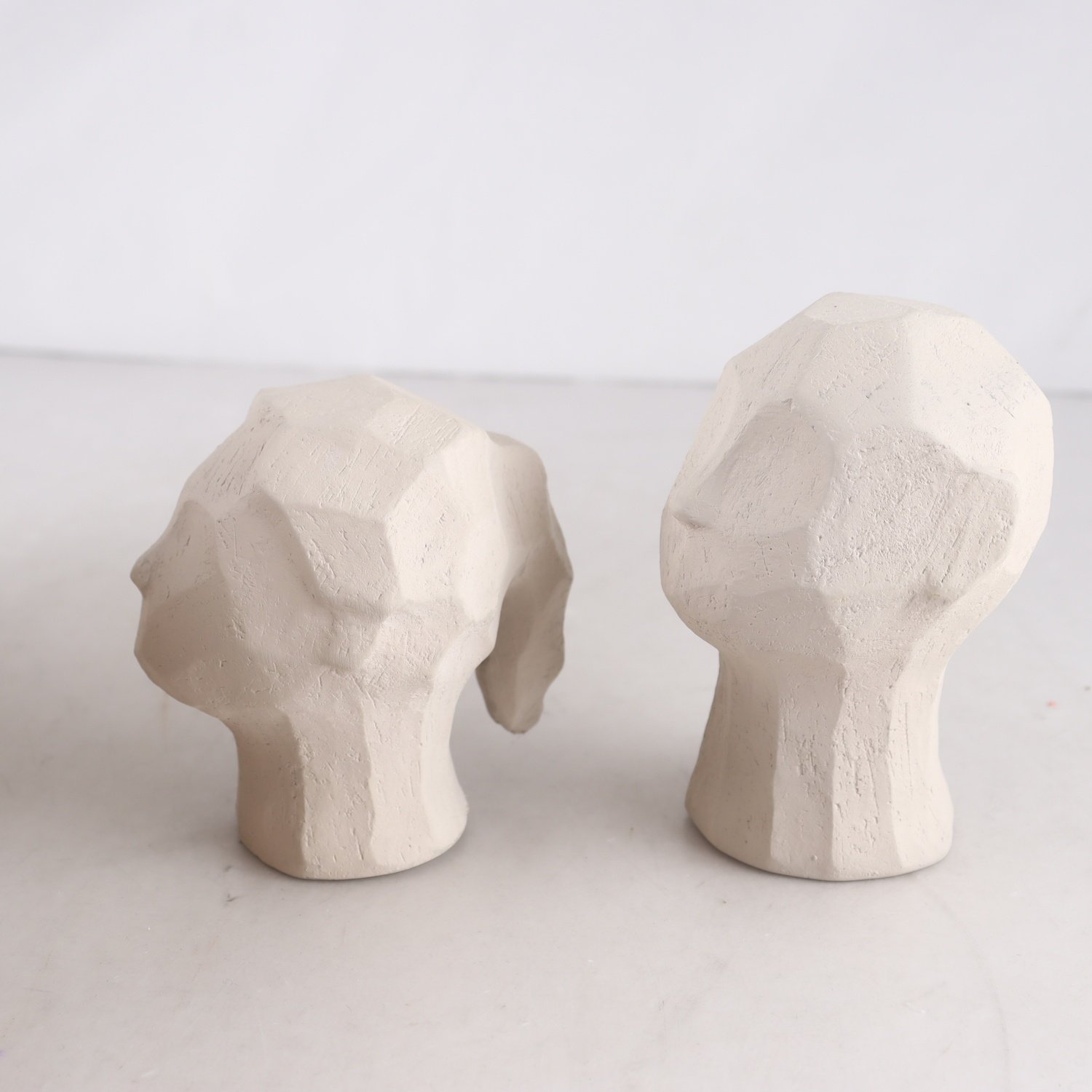 Figuriner, kalksten, ”Bemedict & Amal, Kristiina x Cooee Design