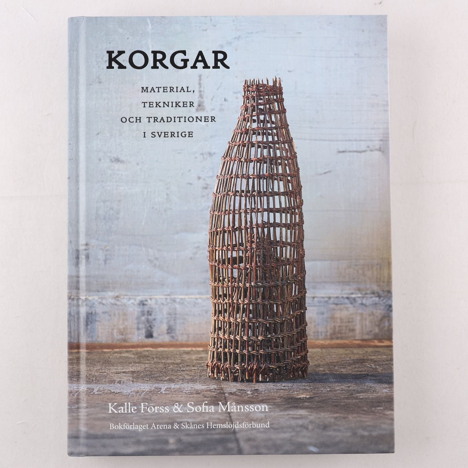 Korgar, Material, tekniker och traditioner i Sverige