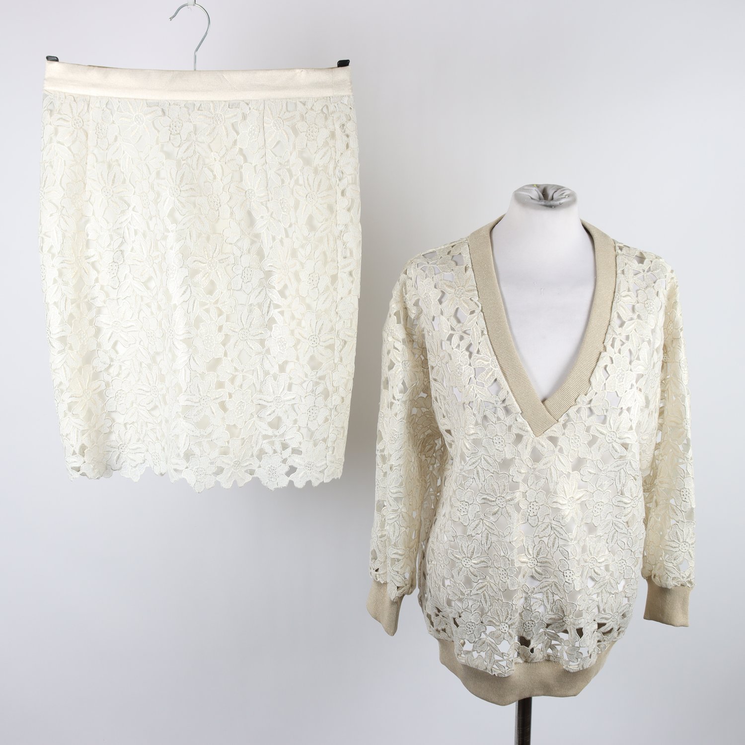 Kjol+blus, Escada, vit, blank, hålbroderi, blommig, stl. 36/38