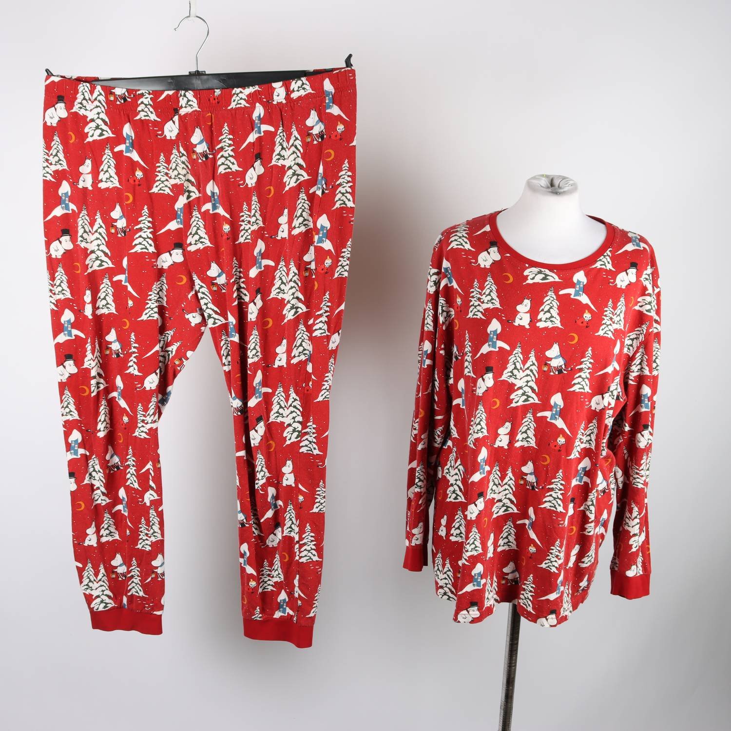 Sovplagg, Moomin, röd, mönstrad, stl. L