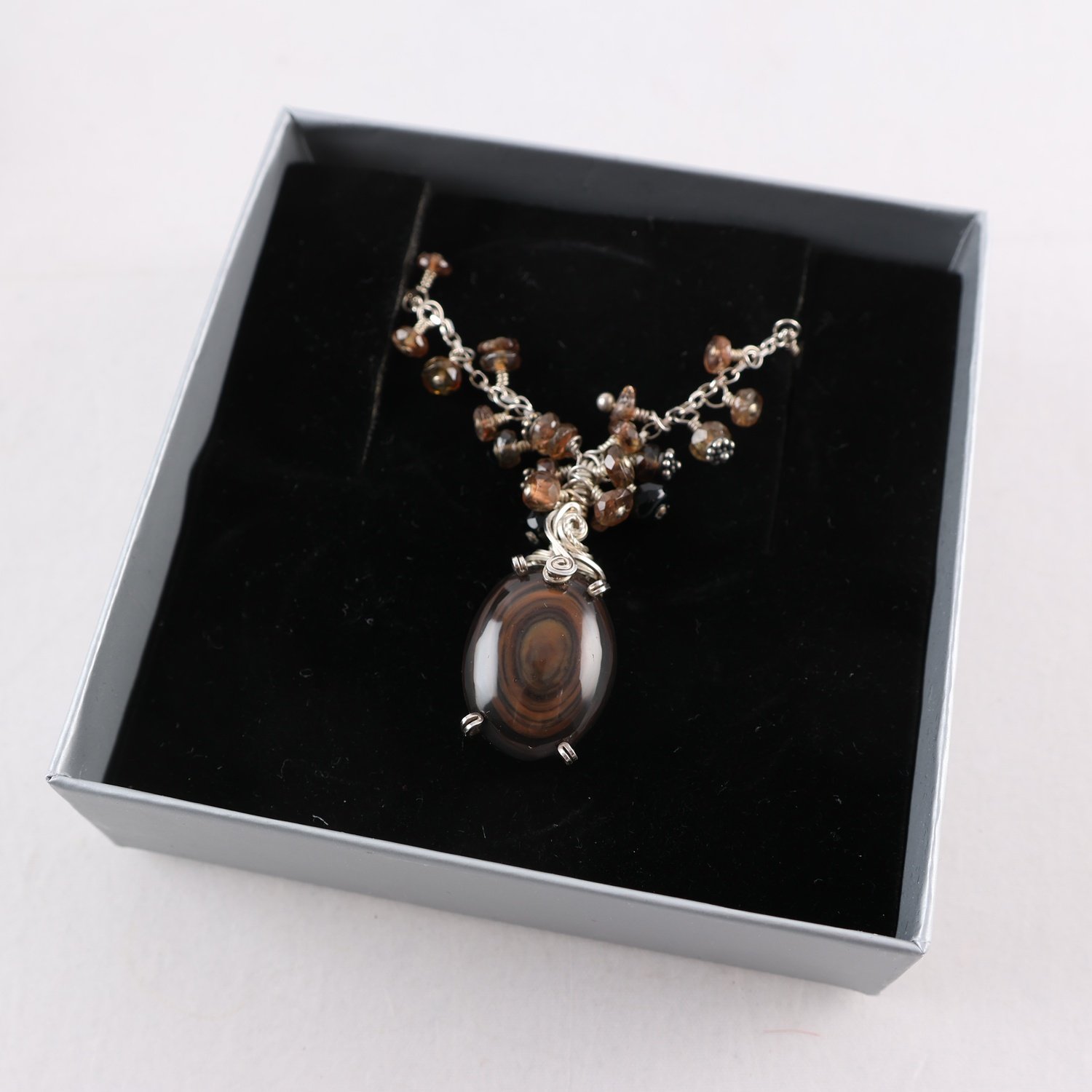 Halsband, silver 925, slipad brun sten, brv: 16.1g