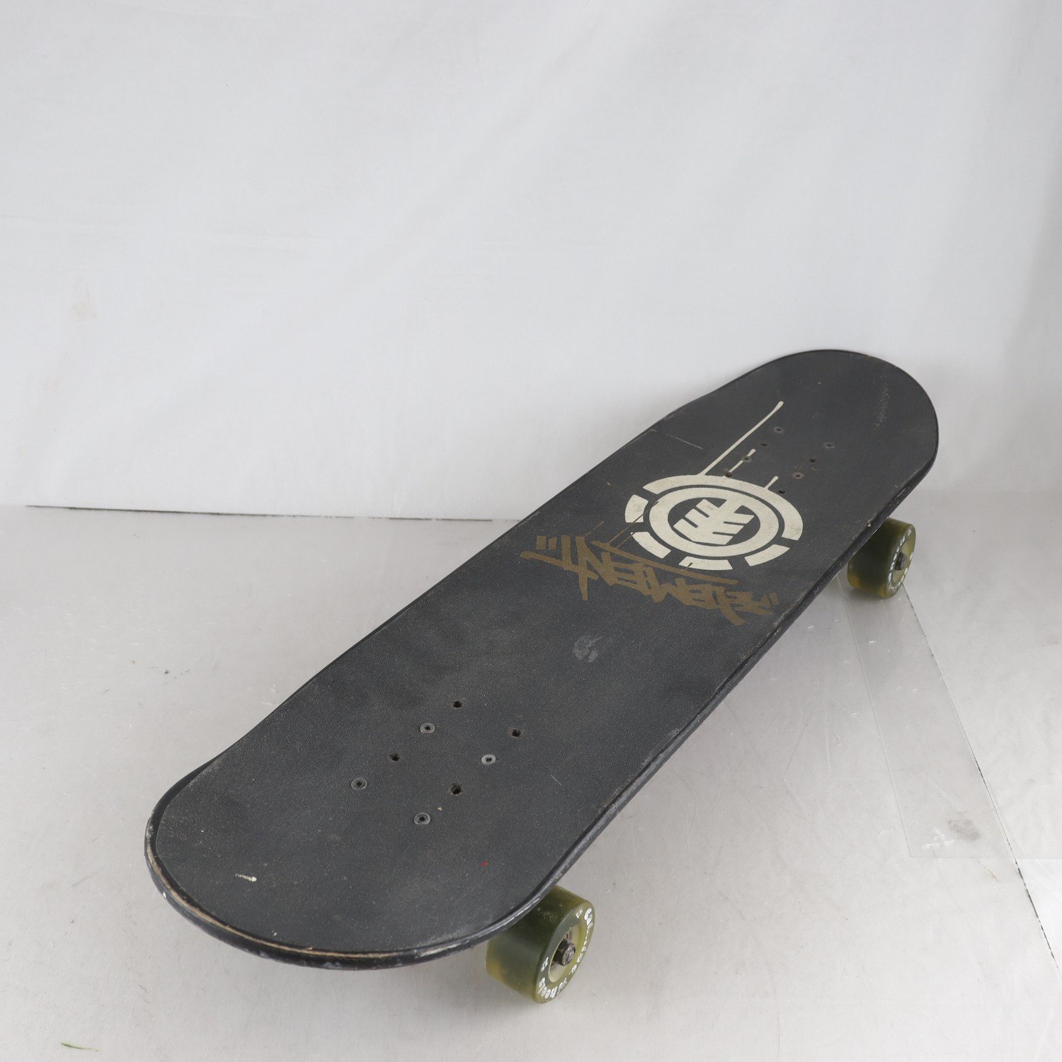 Skateboard, Element, destructo tracks,och caddilac wheels. Samfraktas ej.