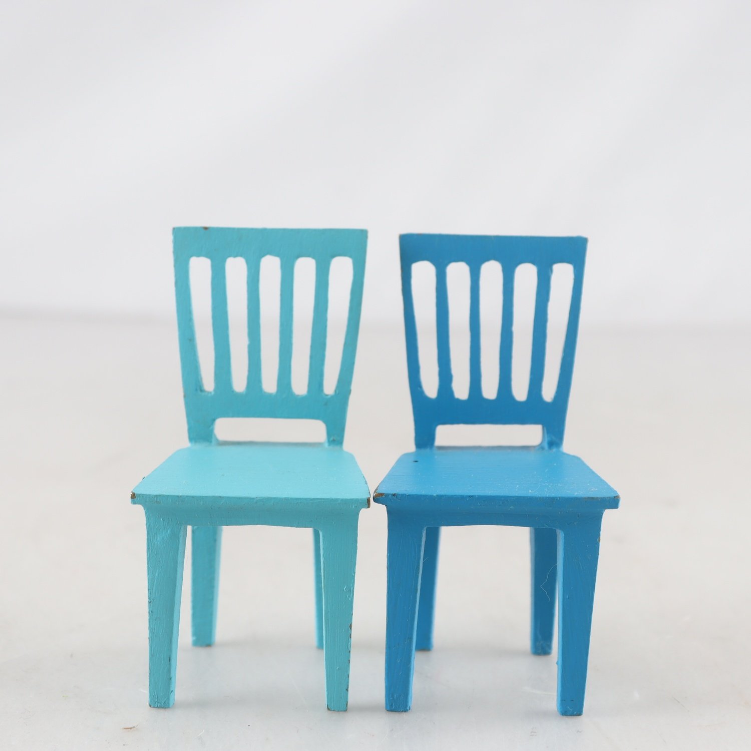 Miniatyrstol, bemålad metall, Hans Edblad, Fafner, 2 st