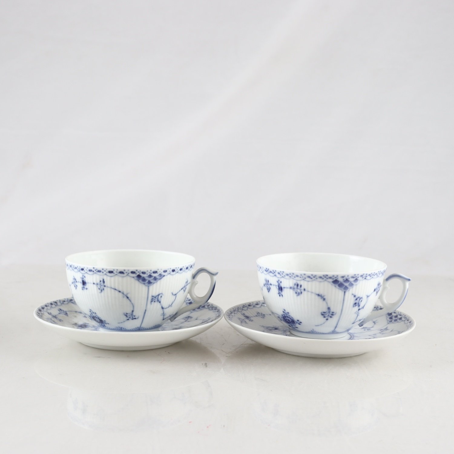 Koppar på fat, Musselmalet halvblond, Royal Copenhagen, 2 st. Samfraktas ej.