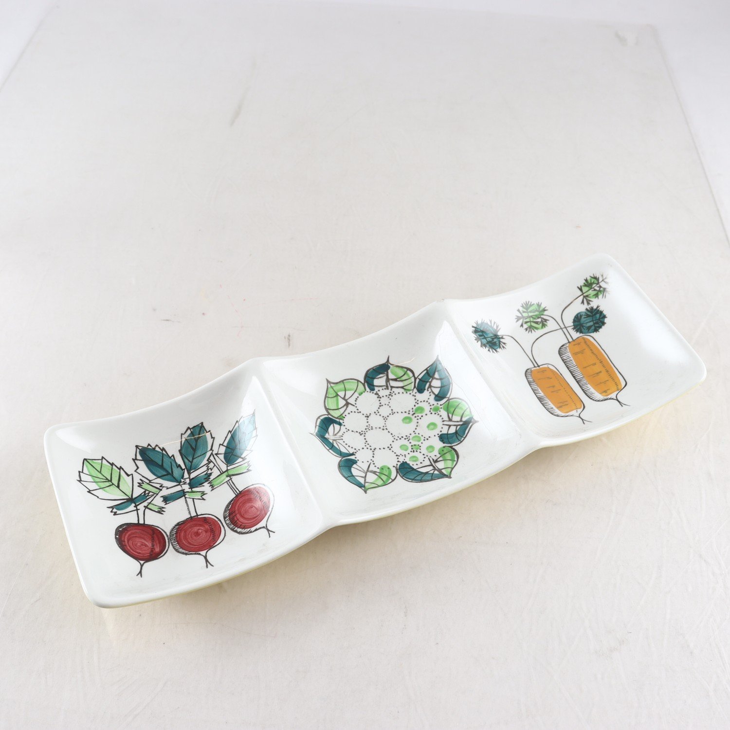 Serveringsfat, ”My garden”, Marianne Westman, Rörstrand. Samfraktas ej.