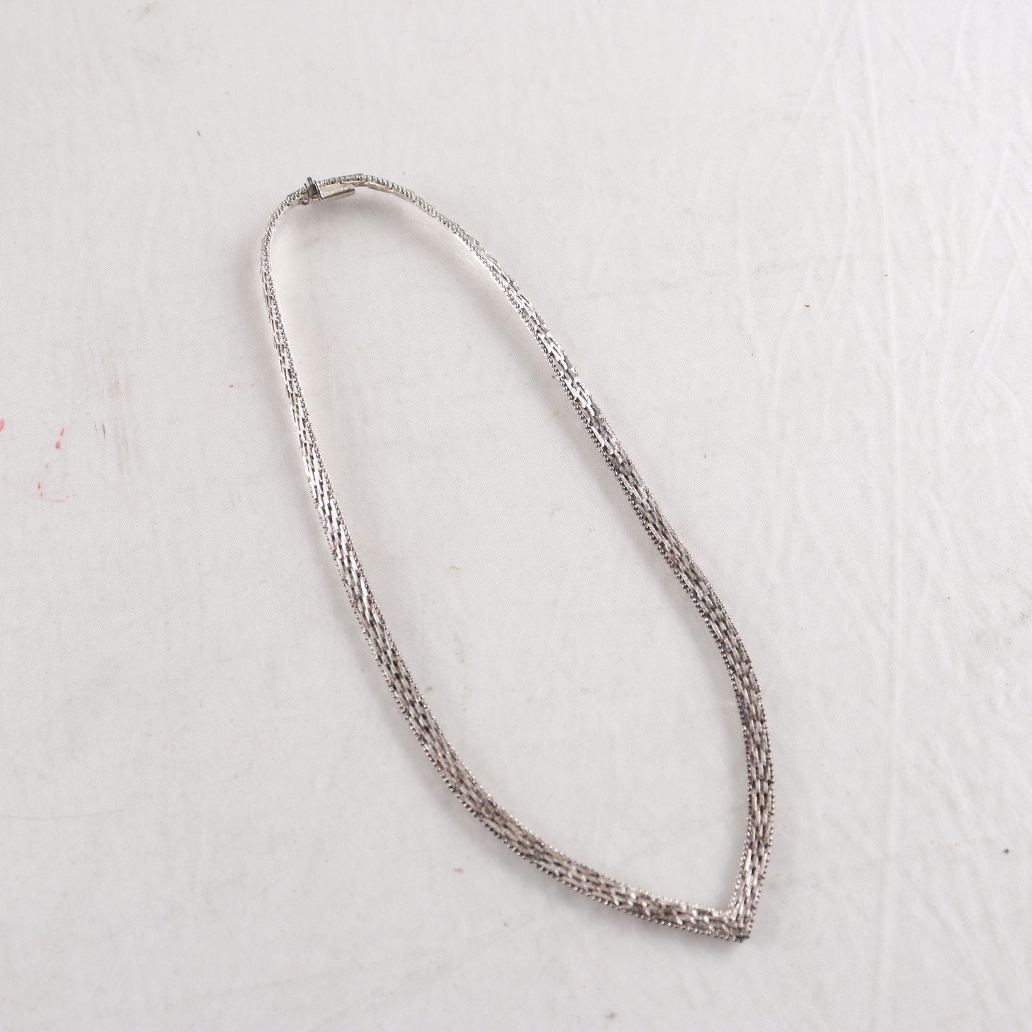 Halsband, collier, silver 925, v-form, vikt: 26,6 g