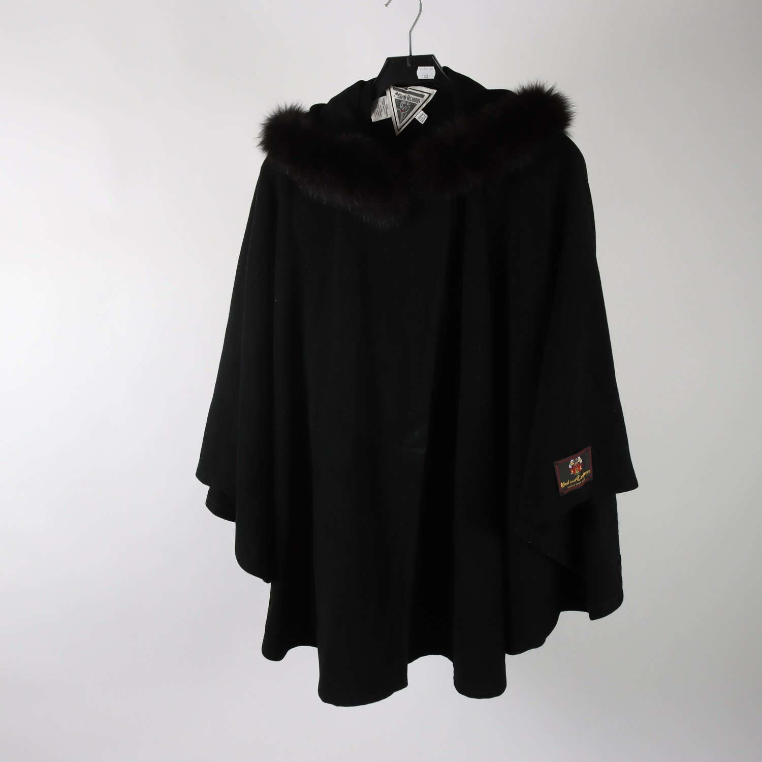 Poncho/cape, Marvin Richards, svart, stl. One size