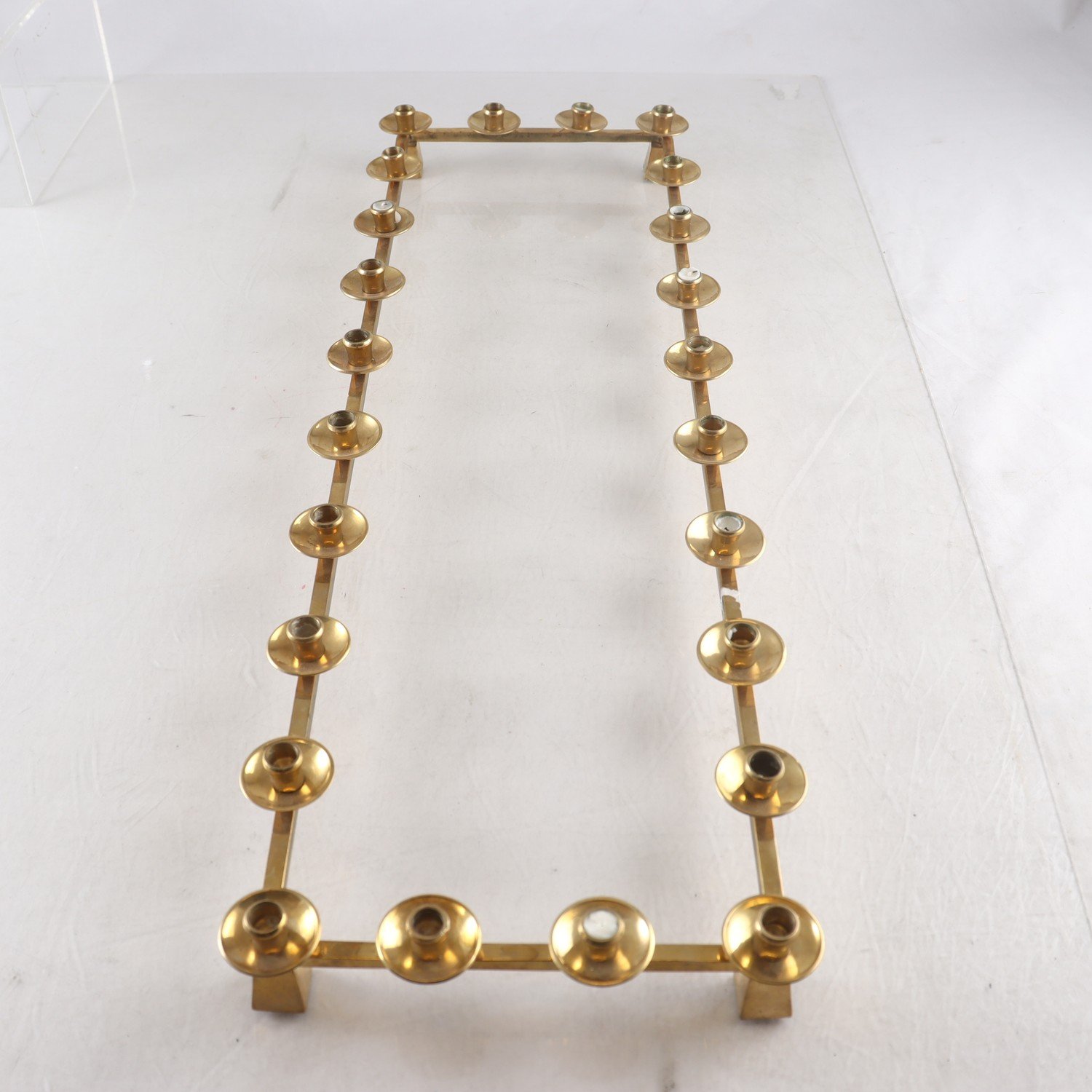 Ljusstake, solid mässing, 1900-talets andra hälft. Samfraktas ej.