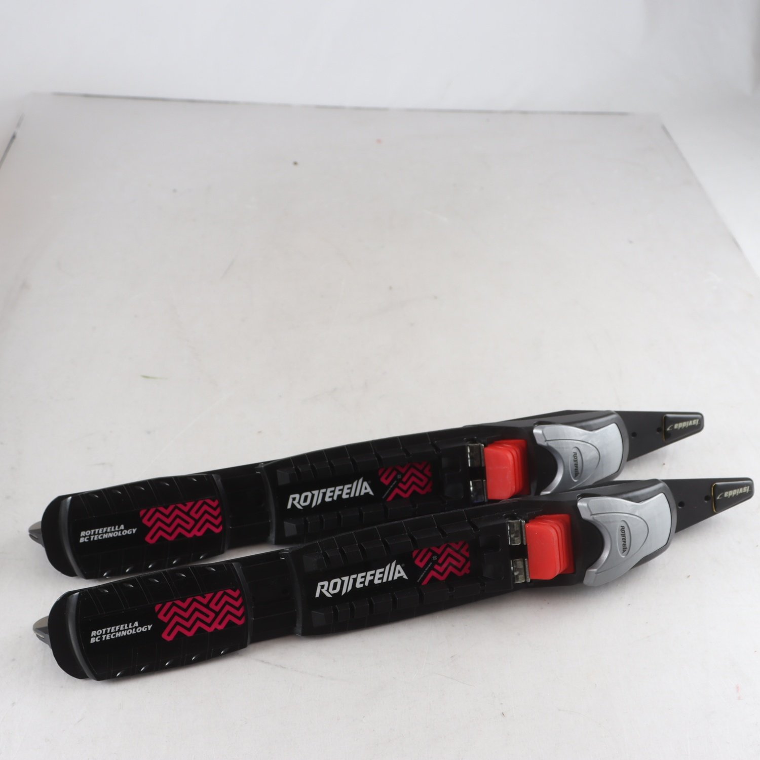 Långfärdsskridskor, Isvidda. Samfraktas ej.