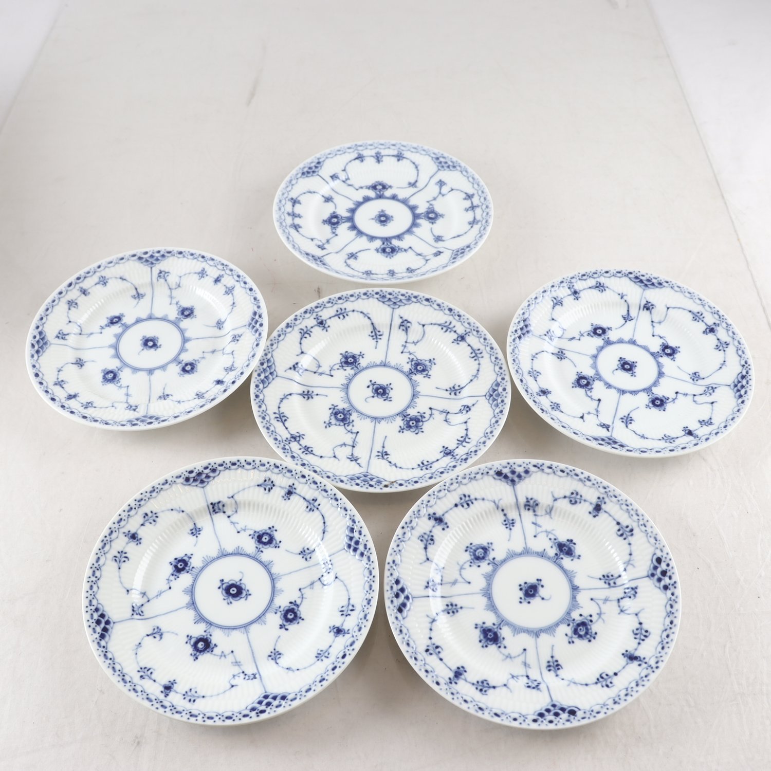 Assietter, musselmalet halvblond, Royal Copenhagen, 6 st. Samfraktas ej.