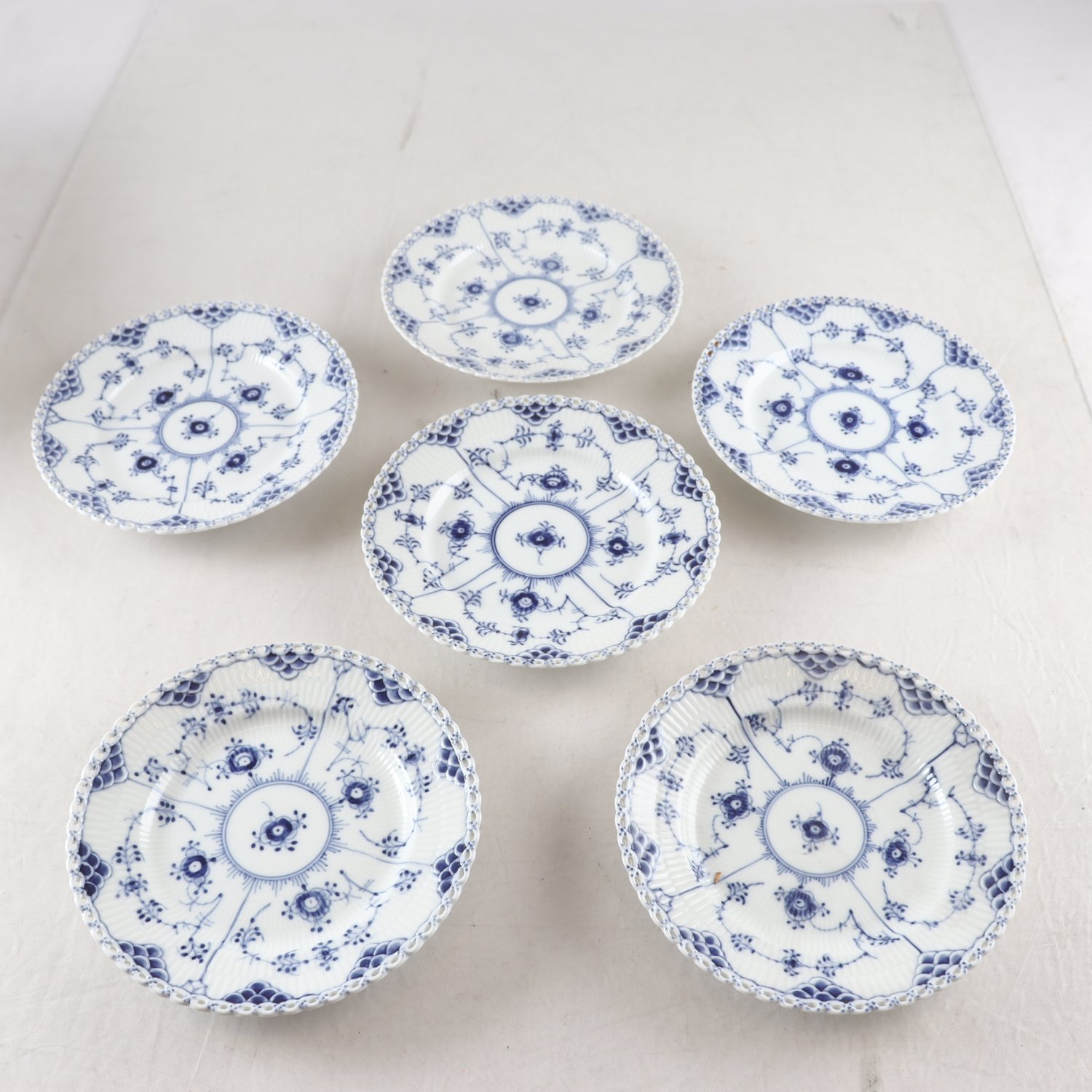 Assietter, Musselmalet helblond, Royal Copenhagen, 6 st. Samfraktas ej.