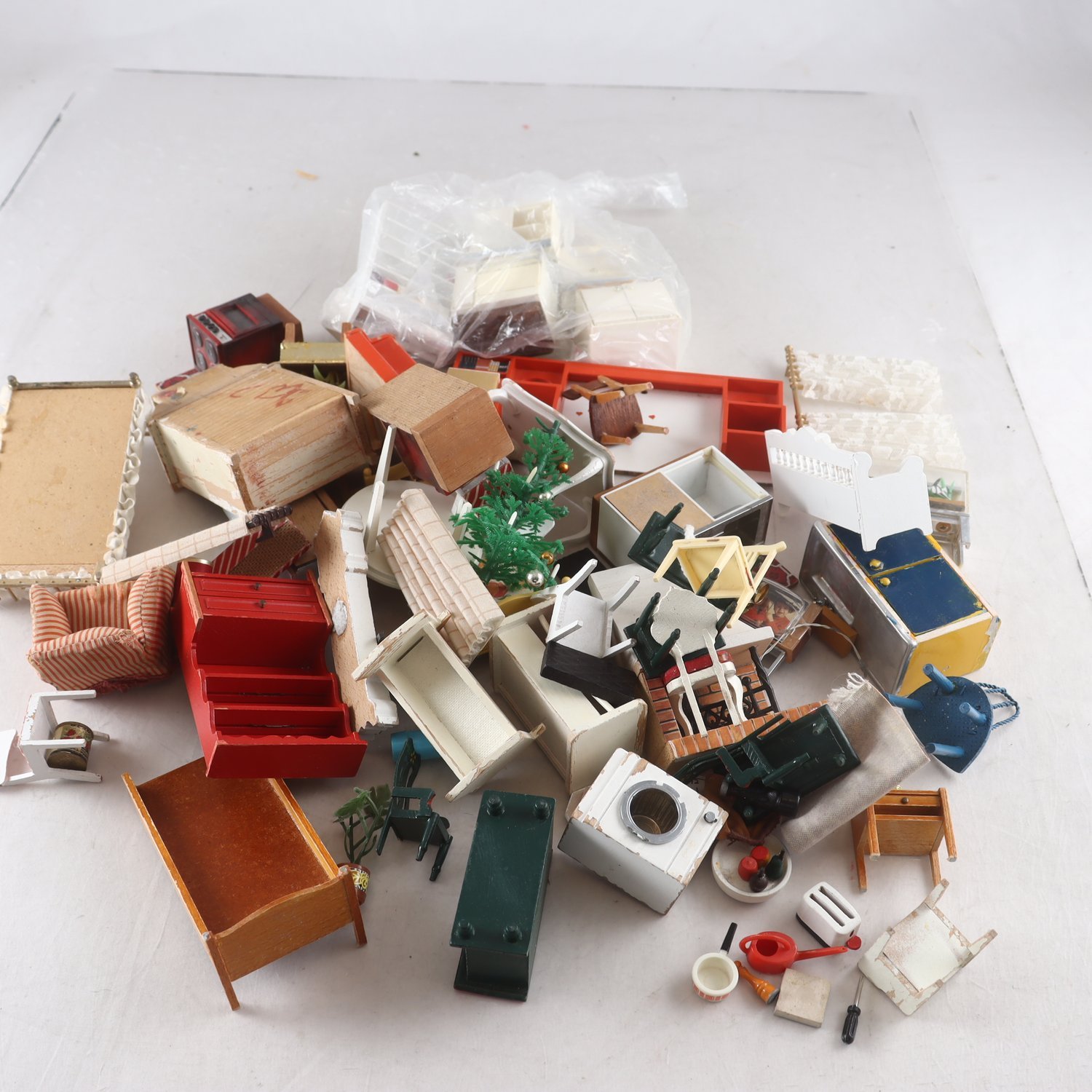 Dockskåpsmöbler. Endast avhämtning.