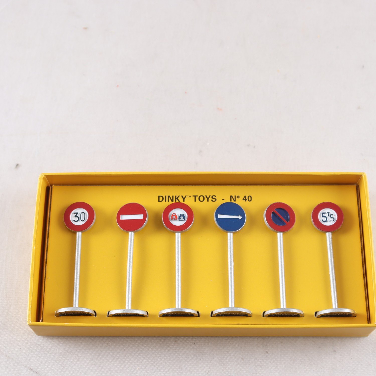 Dinky Toys, Vägmärken