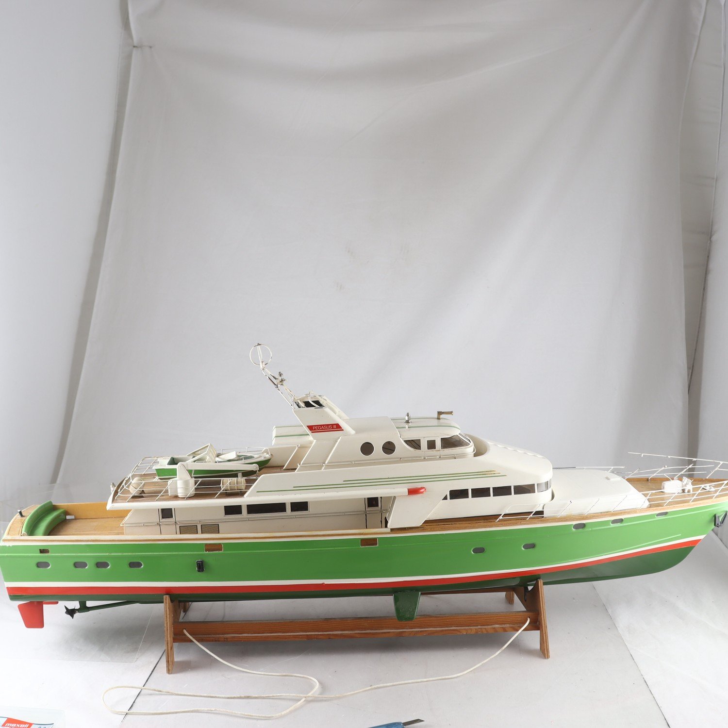 Radiostyrd båt. Graupner Pegasus III. Defekt. Endast avhämtning.