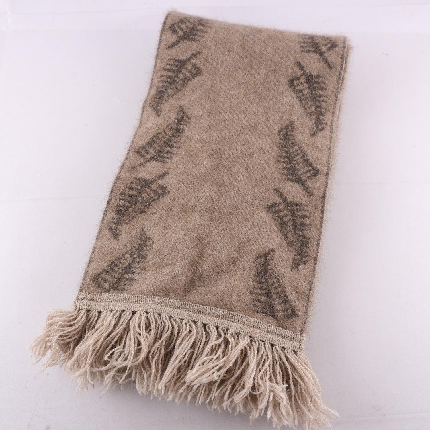 Halsduk, Mc Donald, beige, grå, 40% possum, 50% lammull.