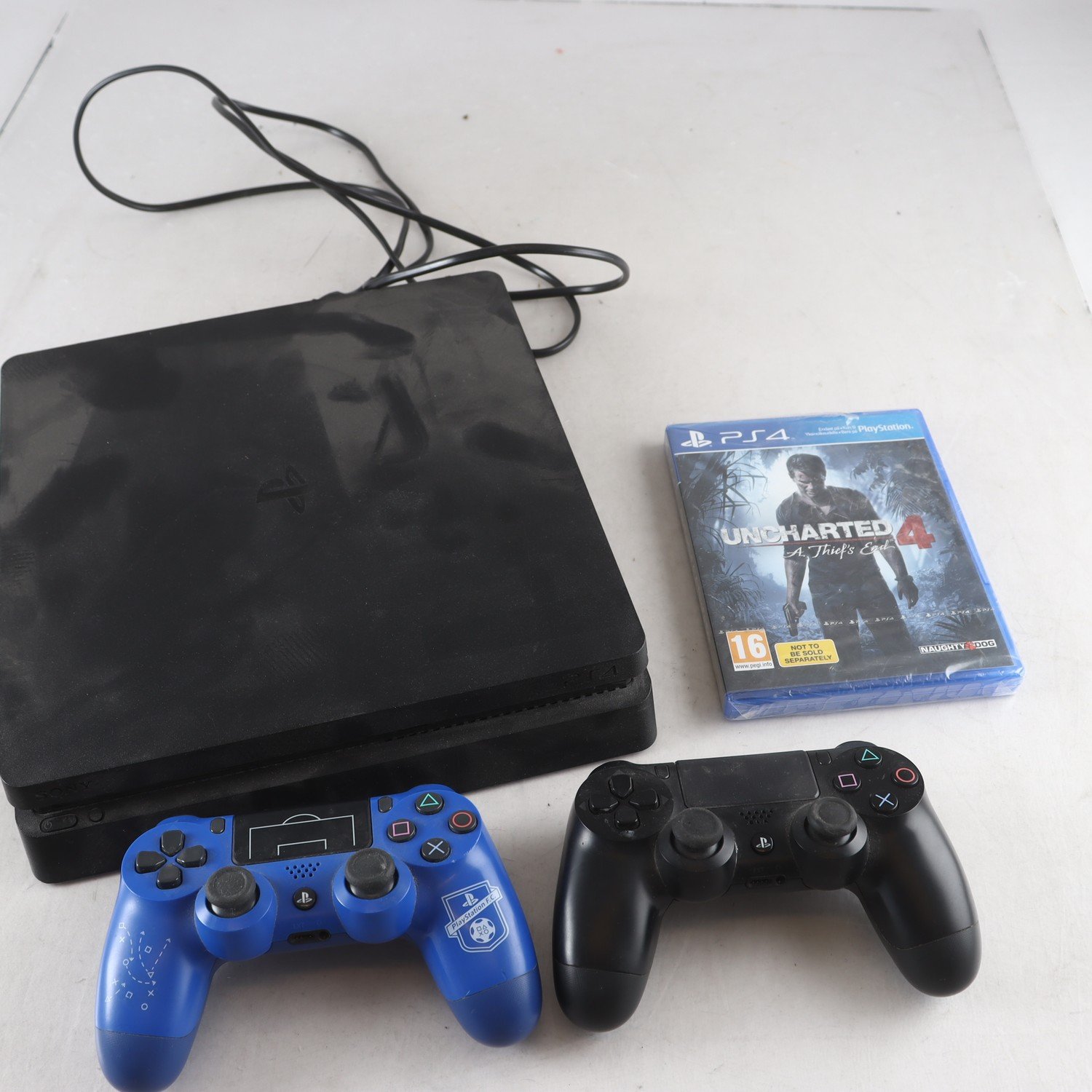 Playstation 4. Samfraktas ej.