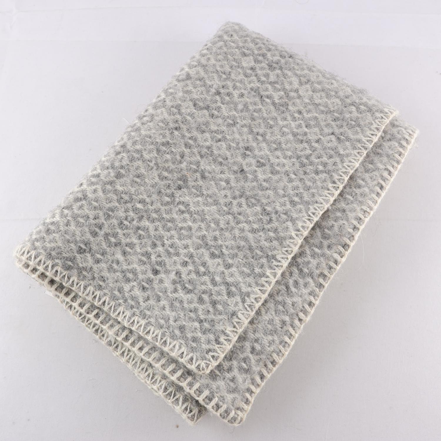 Liten Filt, Klippan, grå, vit, 100% lammull.