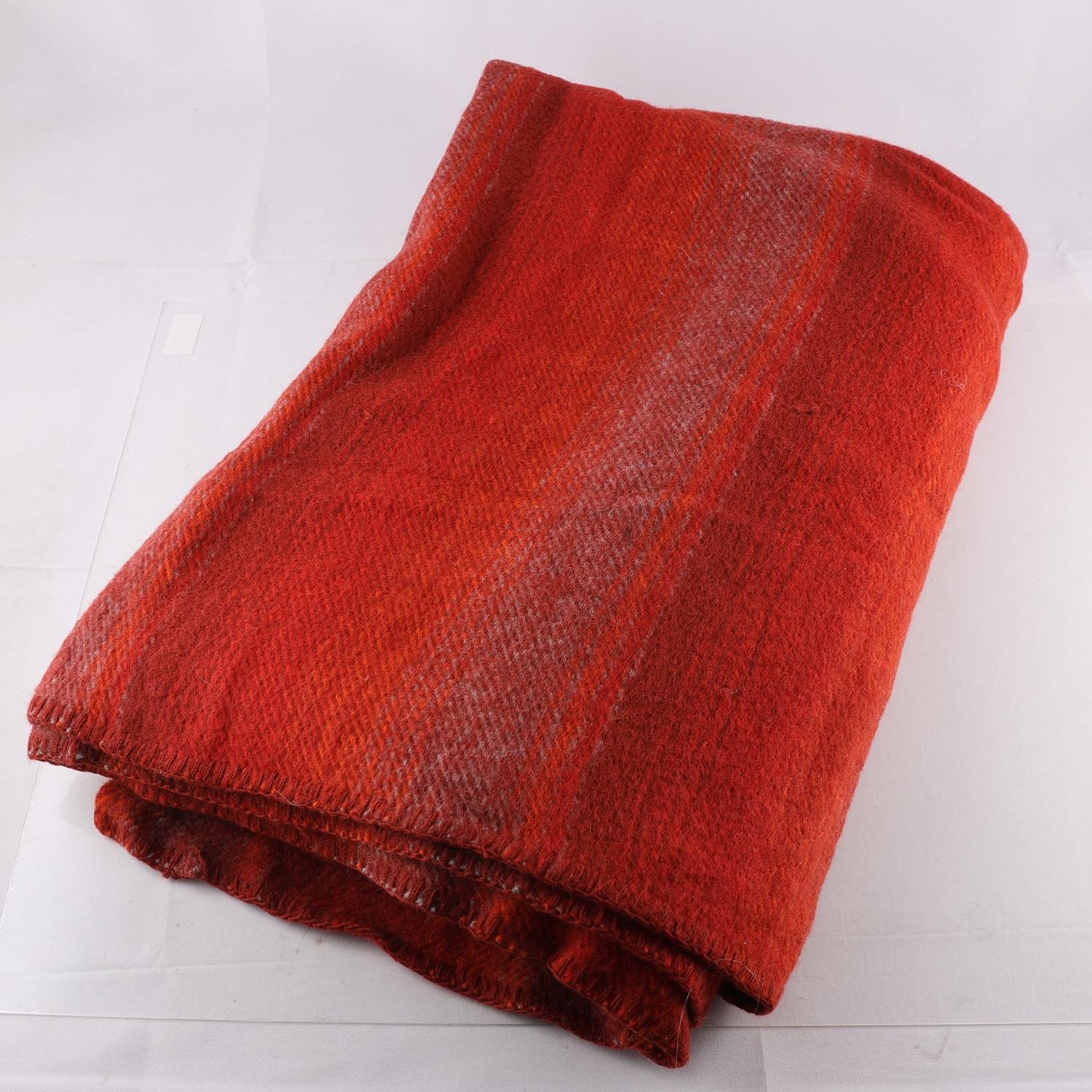 Filt, Näldens Ullspinneri, roströd, ull.