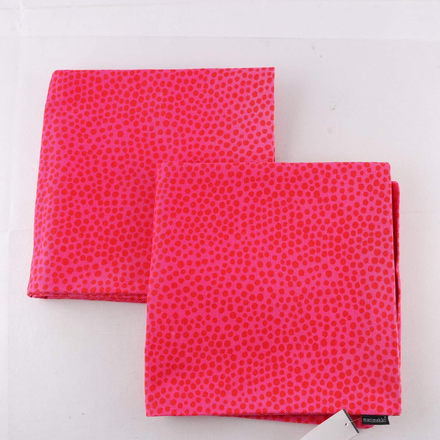Kuddfodral, Marimekko, prickig, rosa, röd.