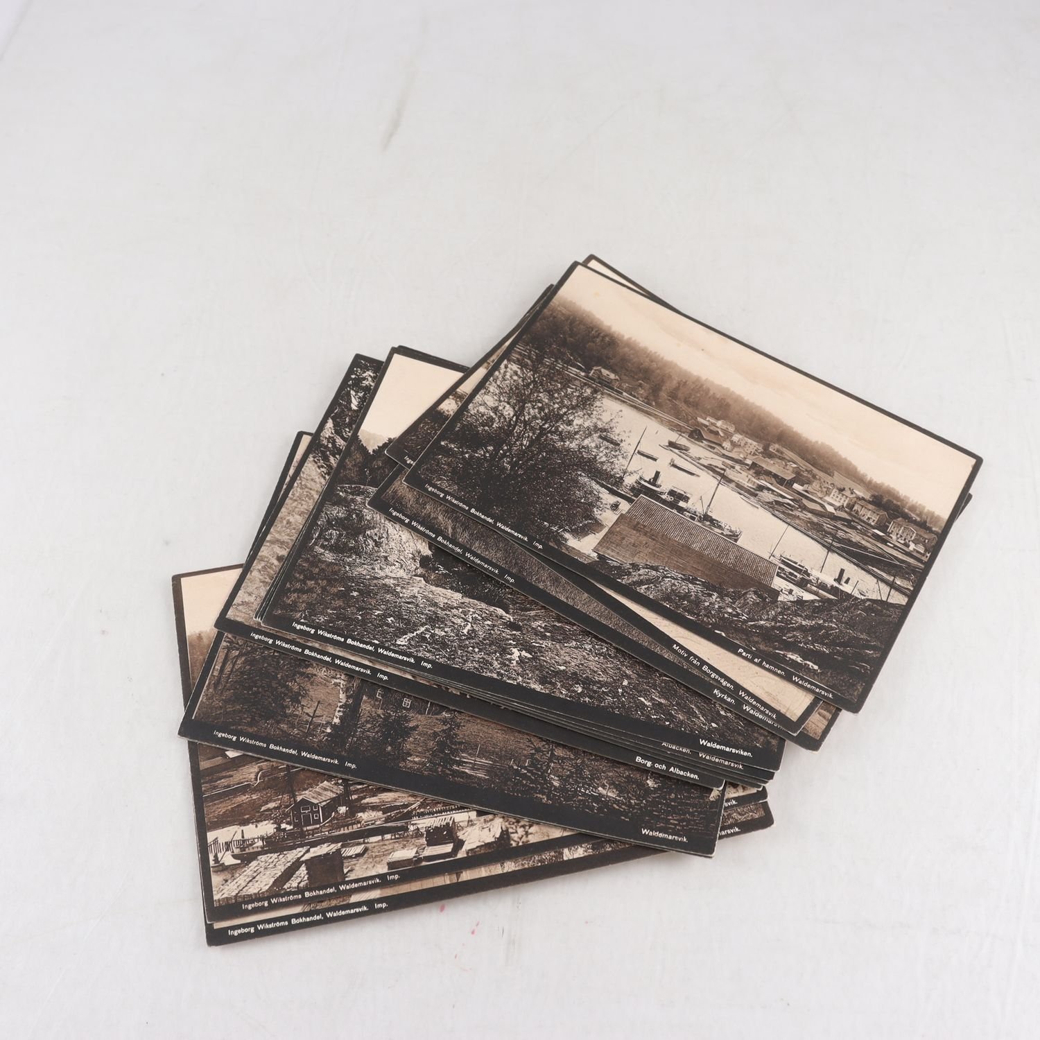 Samling med 13 st äldre bilder, motiv från Valdemarsvik