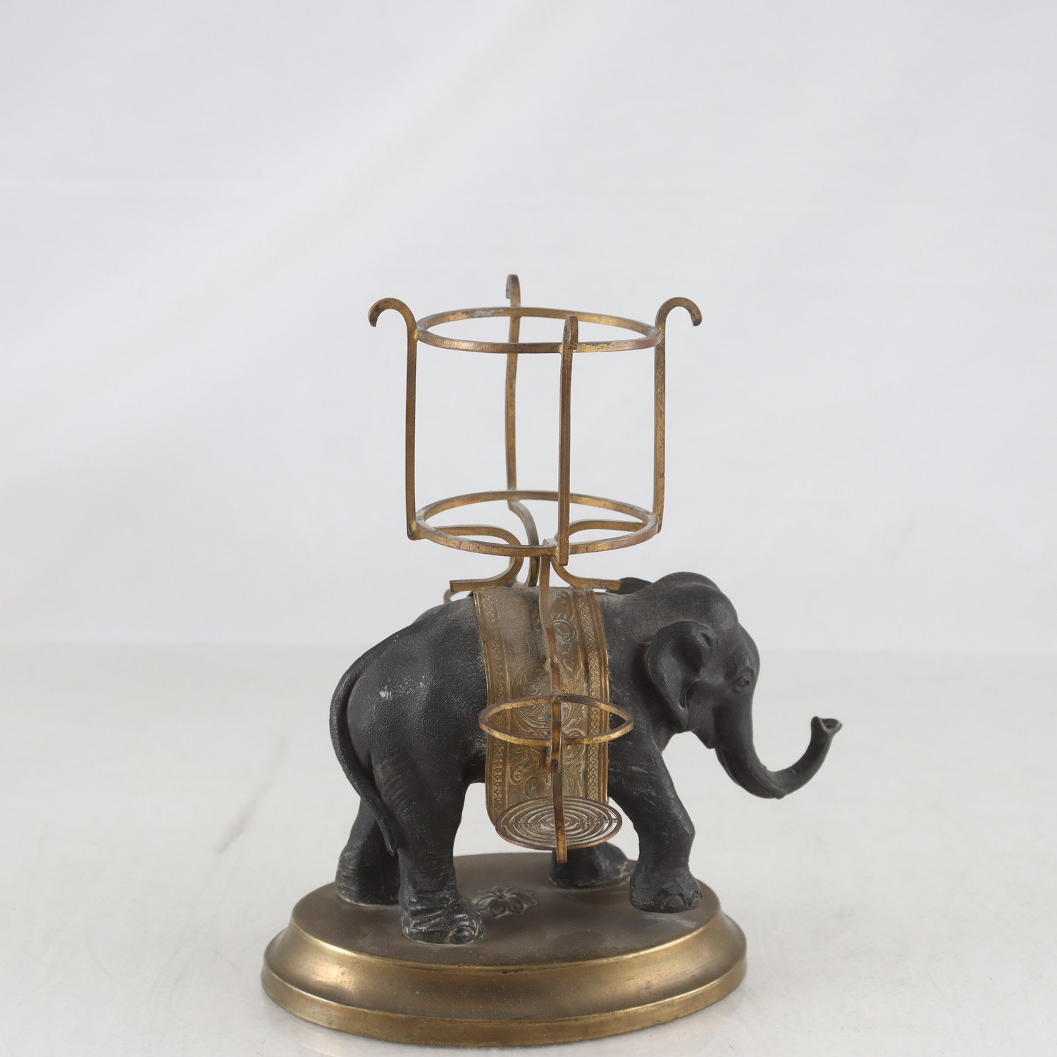 Likörset, ställning för en flaska och två glas, omkring år 1840. Samfraktas ej.