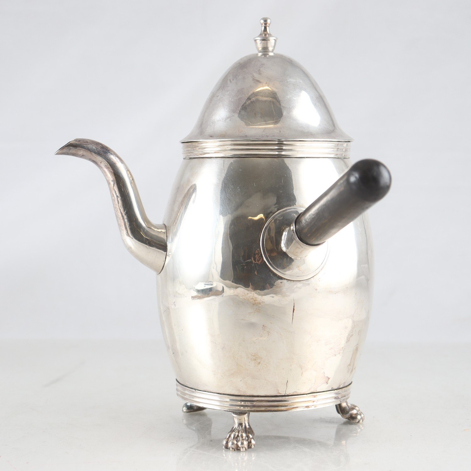 Chokladkanna, pläter, svärtat trähandtag, 1800-tal. Samfraktas ej.