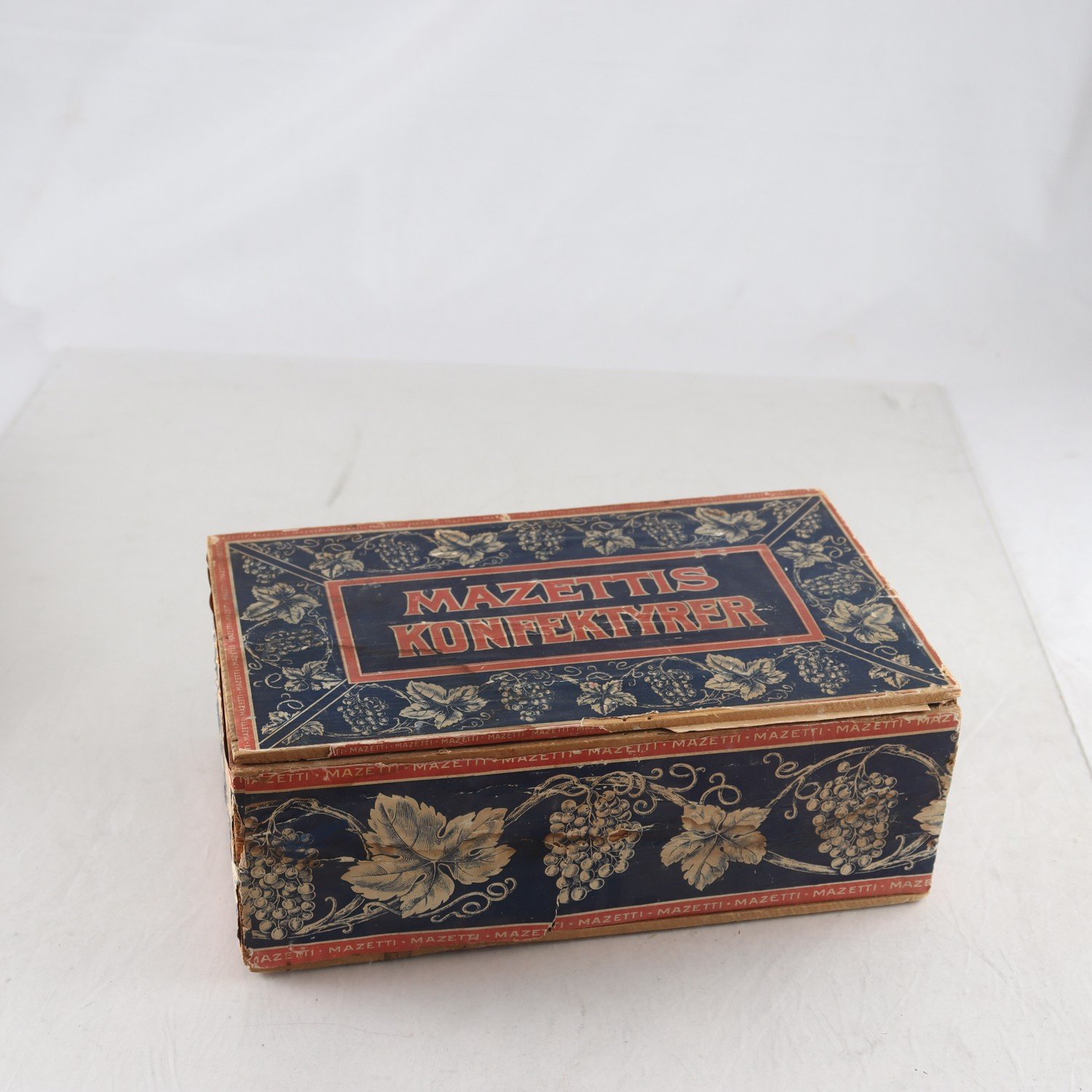 Trälåda, Mazettis Konfektyrer. Samfraktas ej.