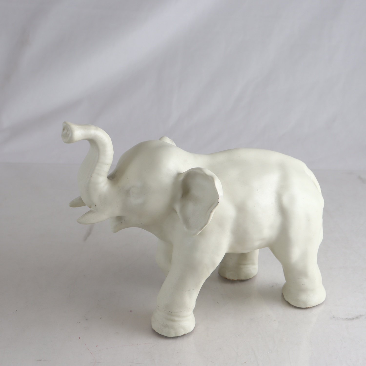 Figurin, keramik, elefant, Viktor Westberg. Samfraktas ej.